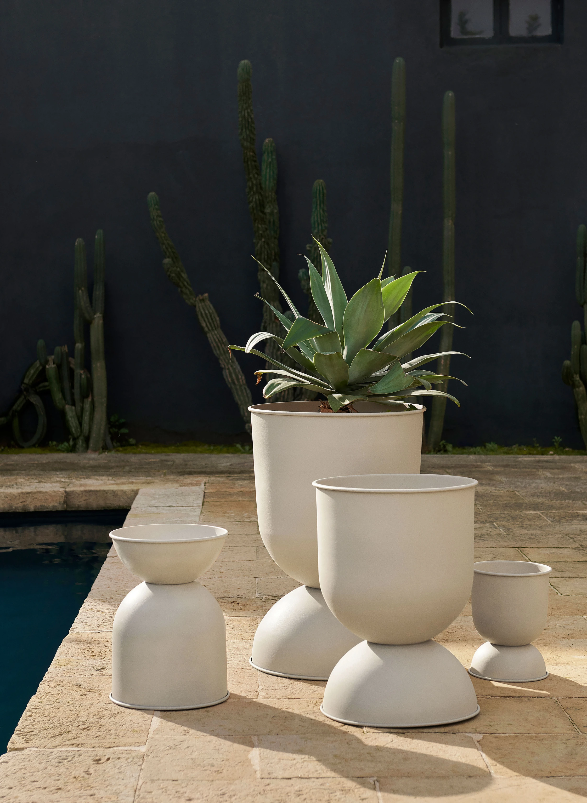 Ferm LIVING Blumentopf HOURGLASS SMALL