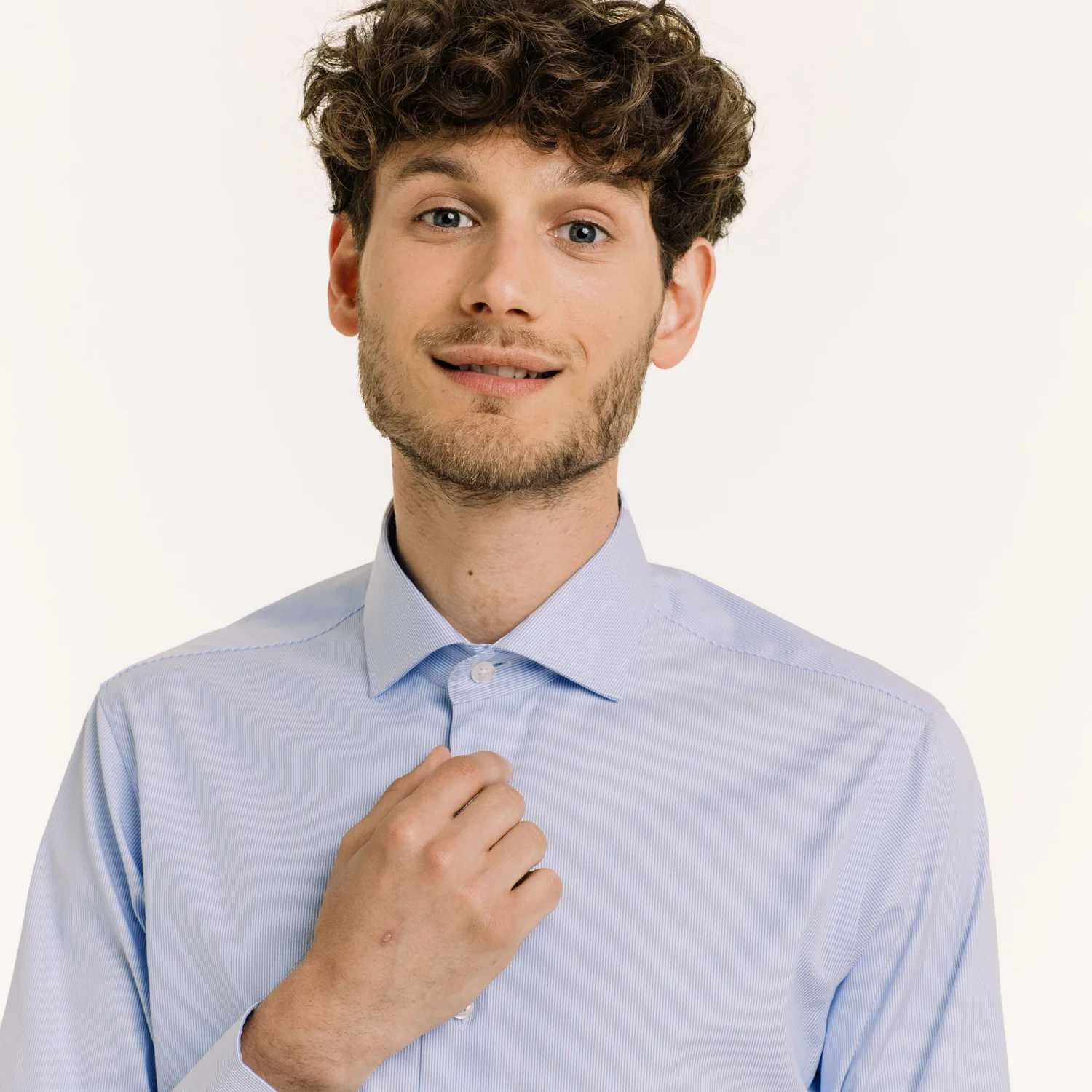 Fitted double-twisted Oxford shirt with fine blue stripes
