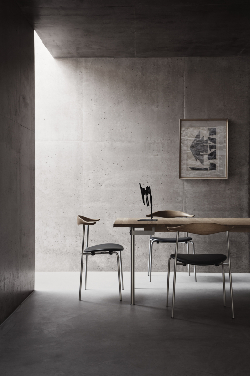 Carl Hansen & Son CH322 uitschuifbare tafel 160x95 gezeept eiken, roestvrijstalen onderstel