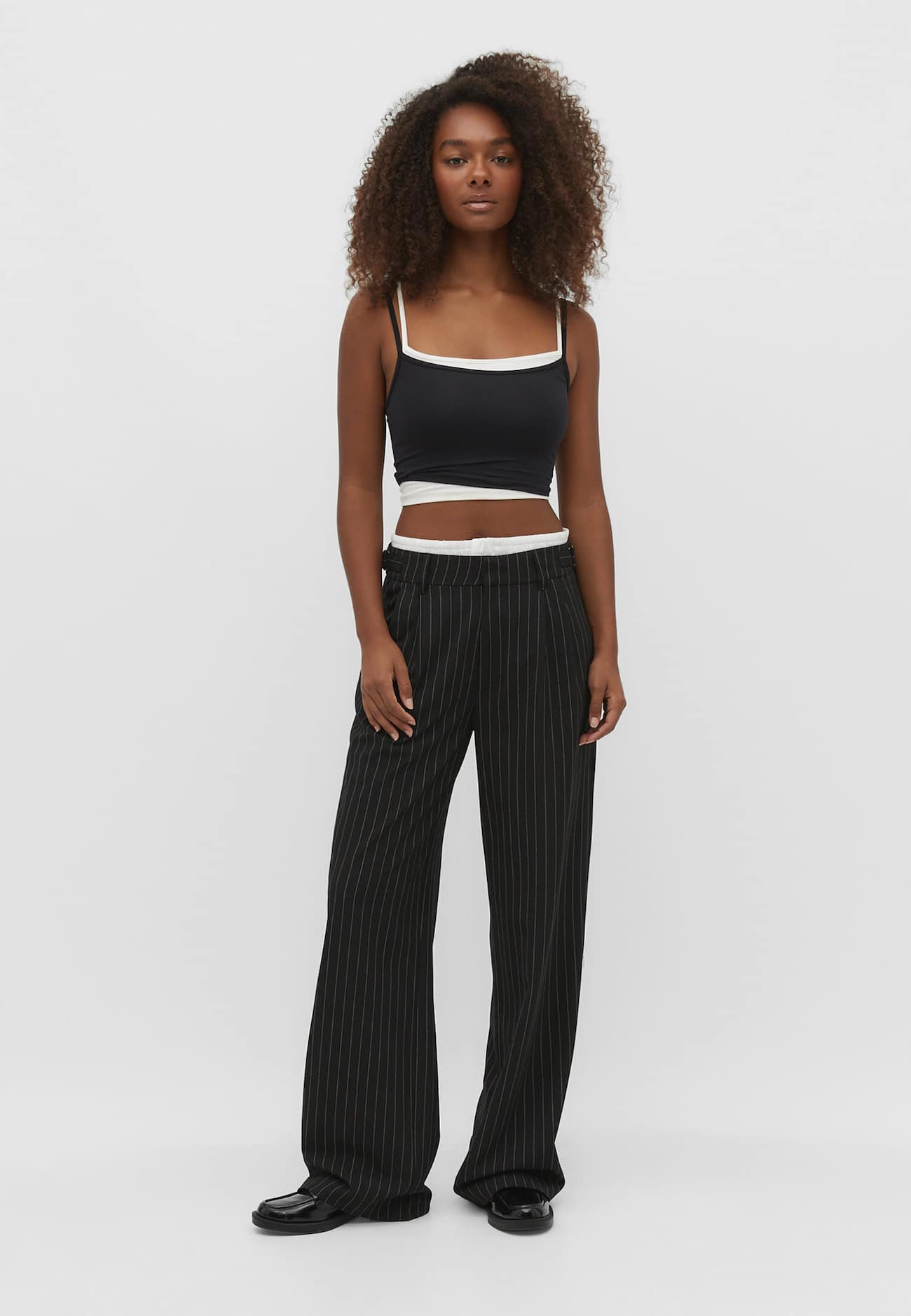 Conjunto com 2 tops cropped de alças finas