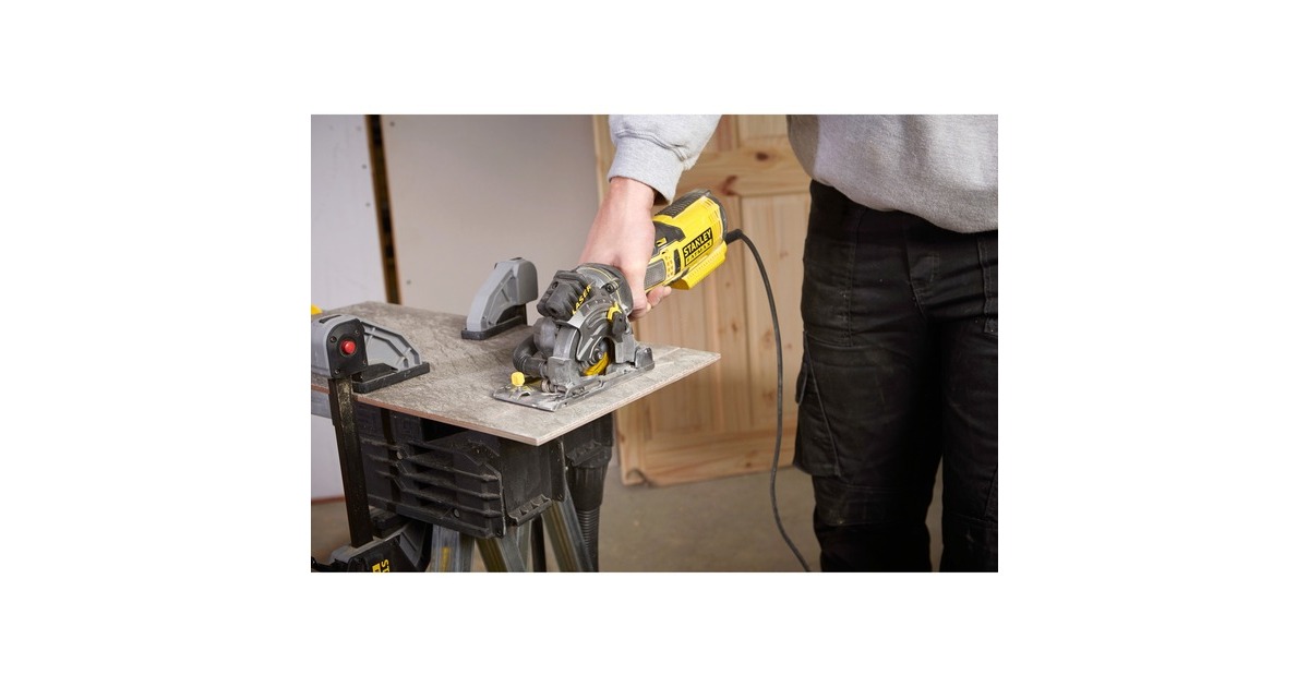 StanleyFATMAX 650W Multimateriaalzaag handcirkelzaag  (Geel/zwart, met koffer)
