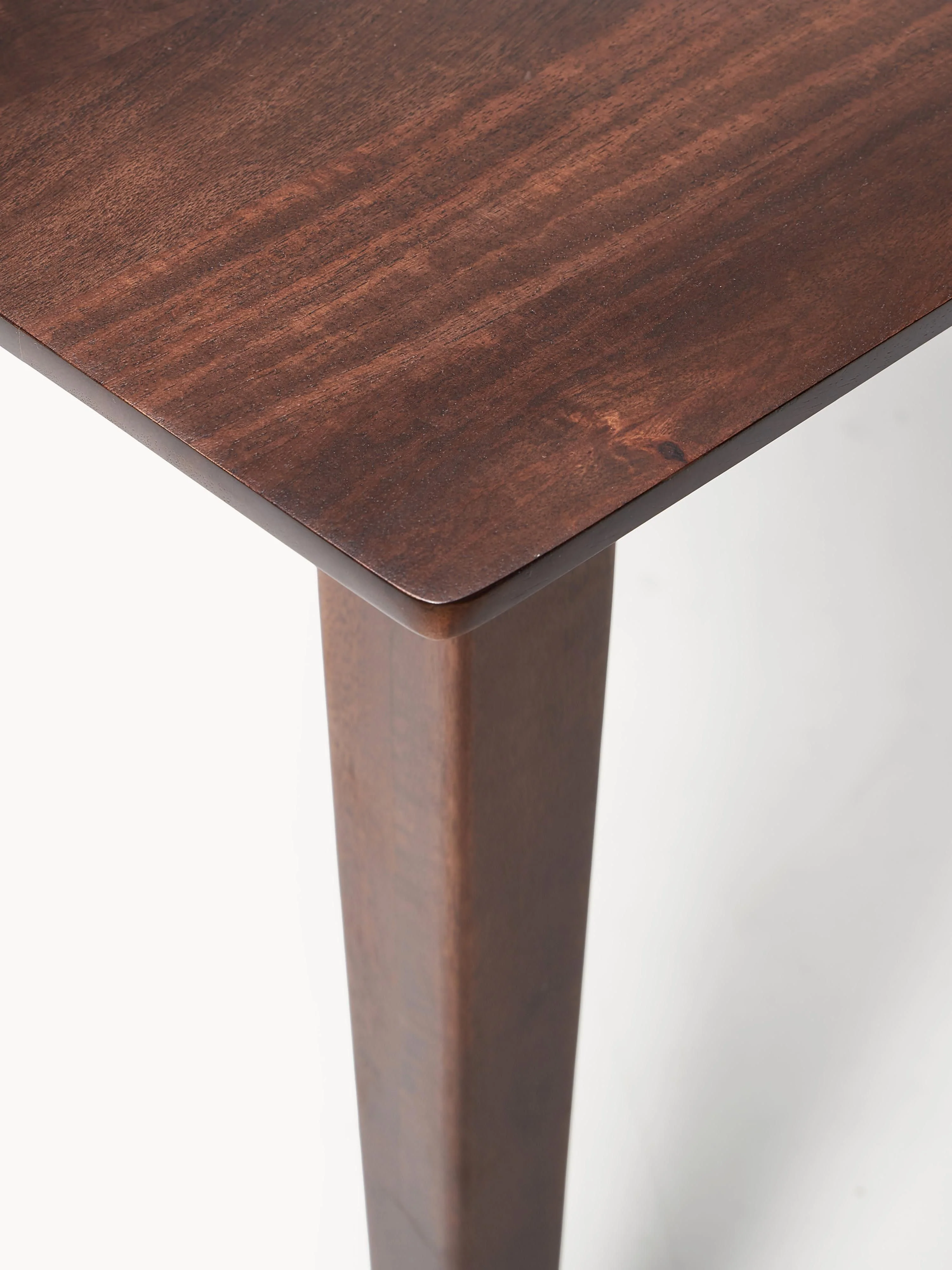 Eettafel Archie van mangohout, in verschillende formaten