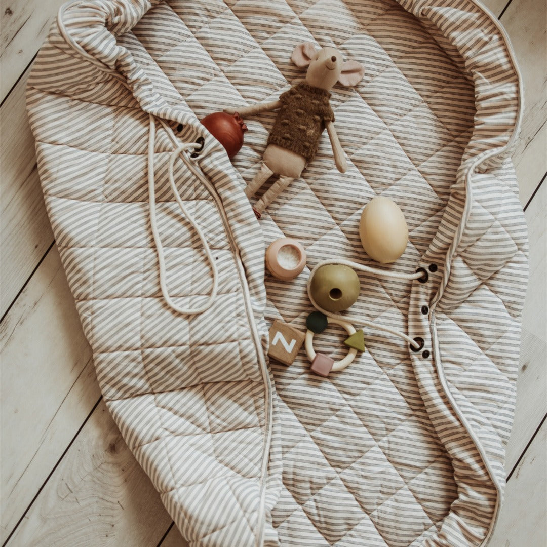 play&go baby speelkleed en draagtas noomad soft - stripes blue