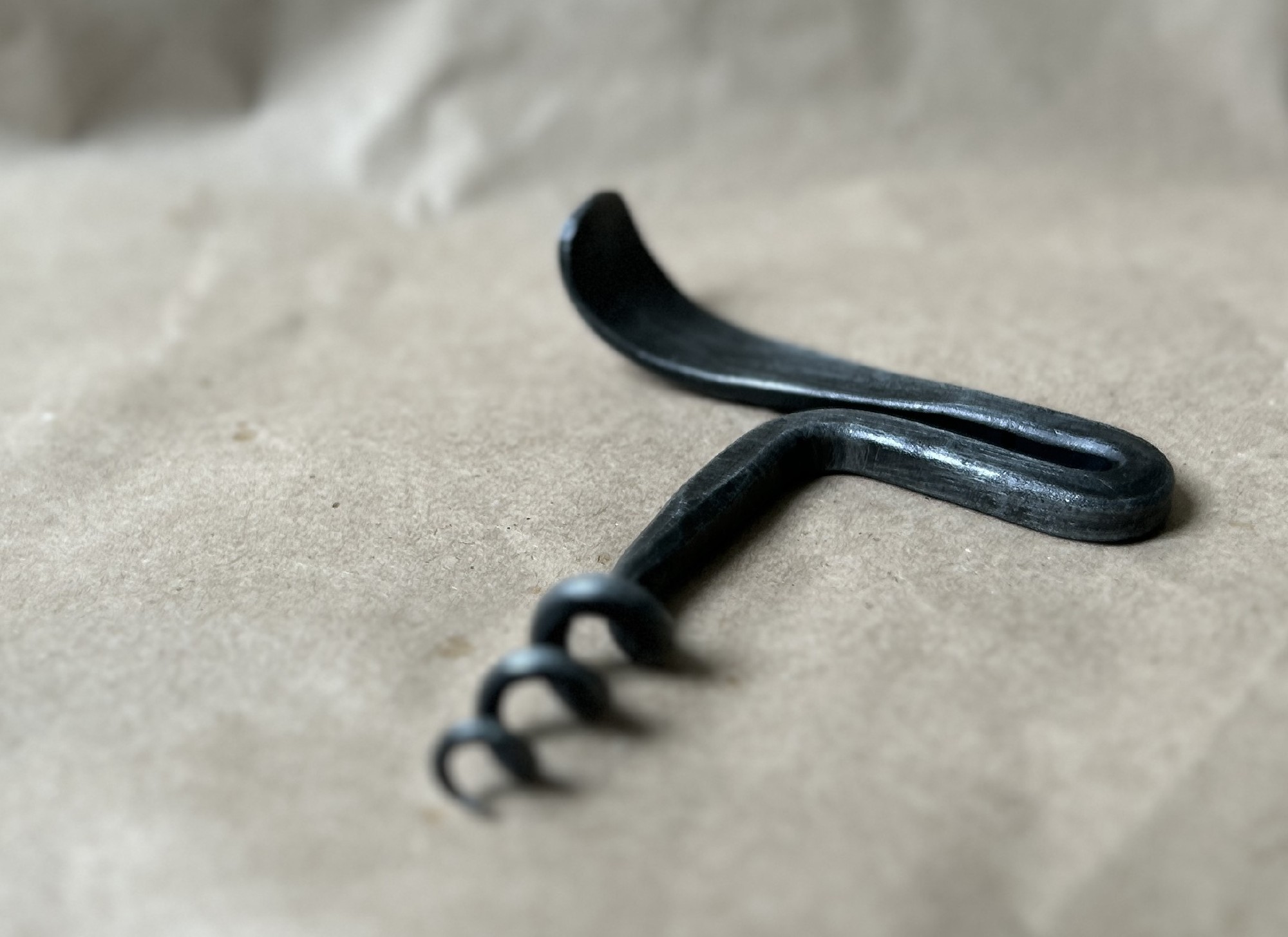 Korkenzieher aus Eisen, anthrazit, H 9 cm, B 9 cm zu 7,80