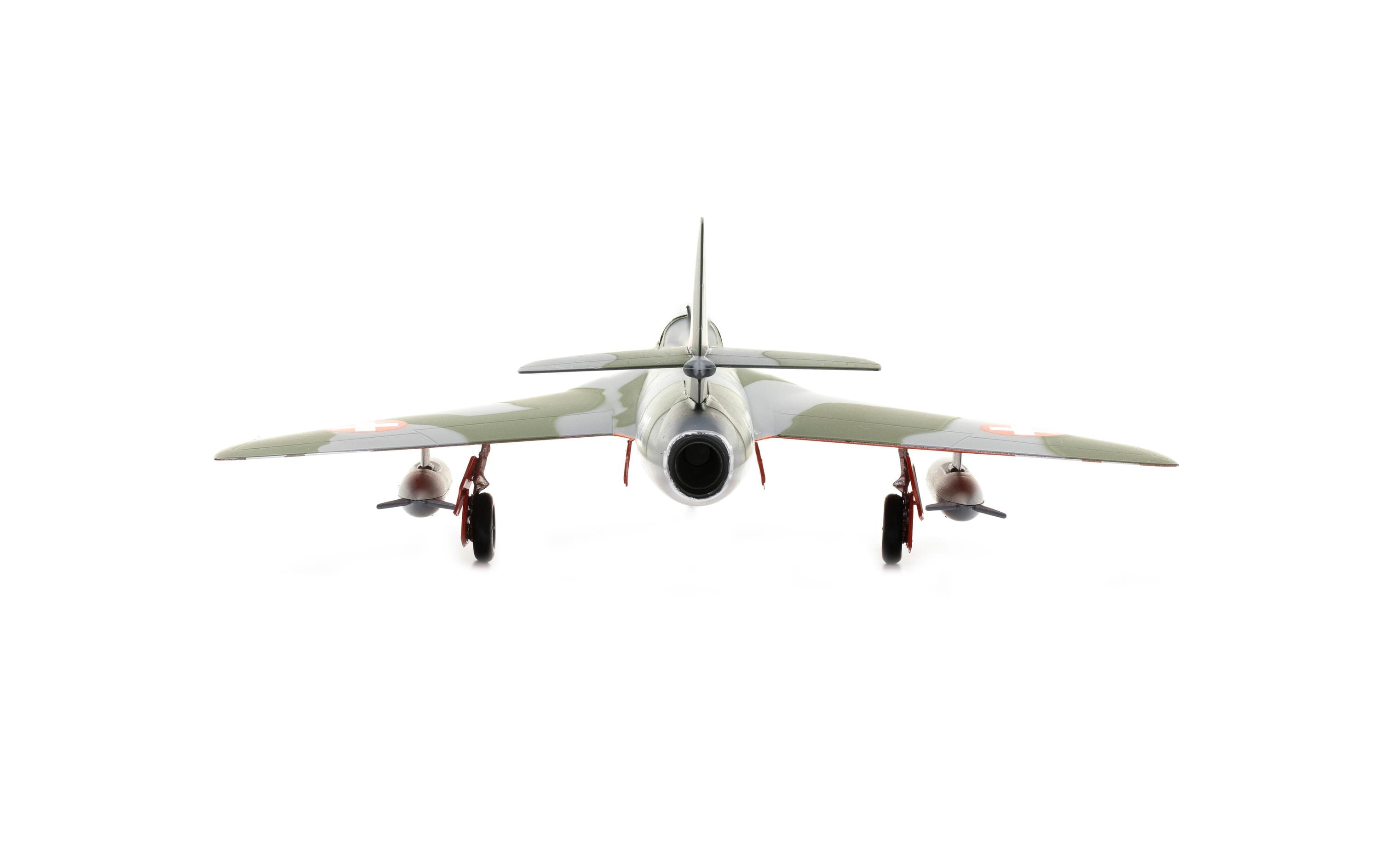Hunter Mk58 J-4020 Patrouille Suisse 1:72Authentisches Modell der Patrouille Suisse Hunter
