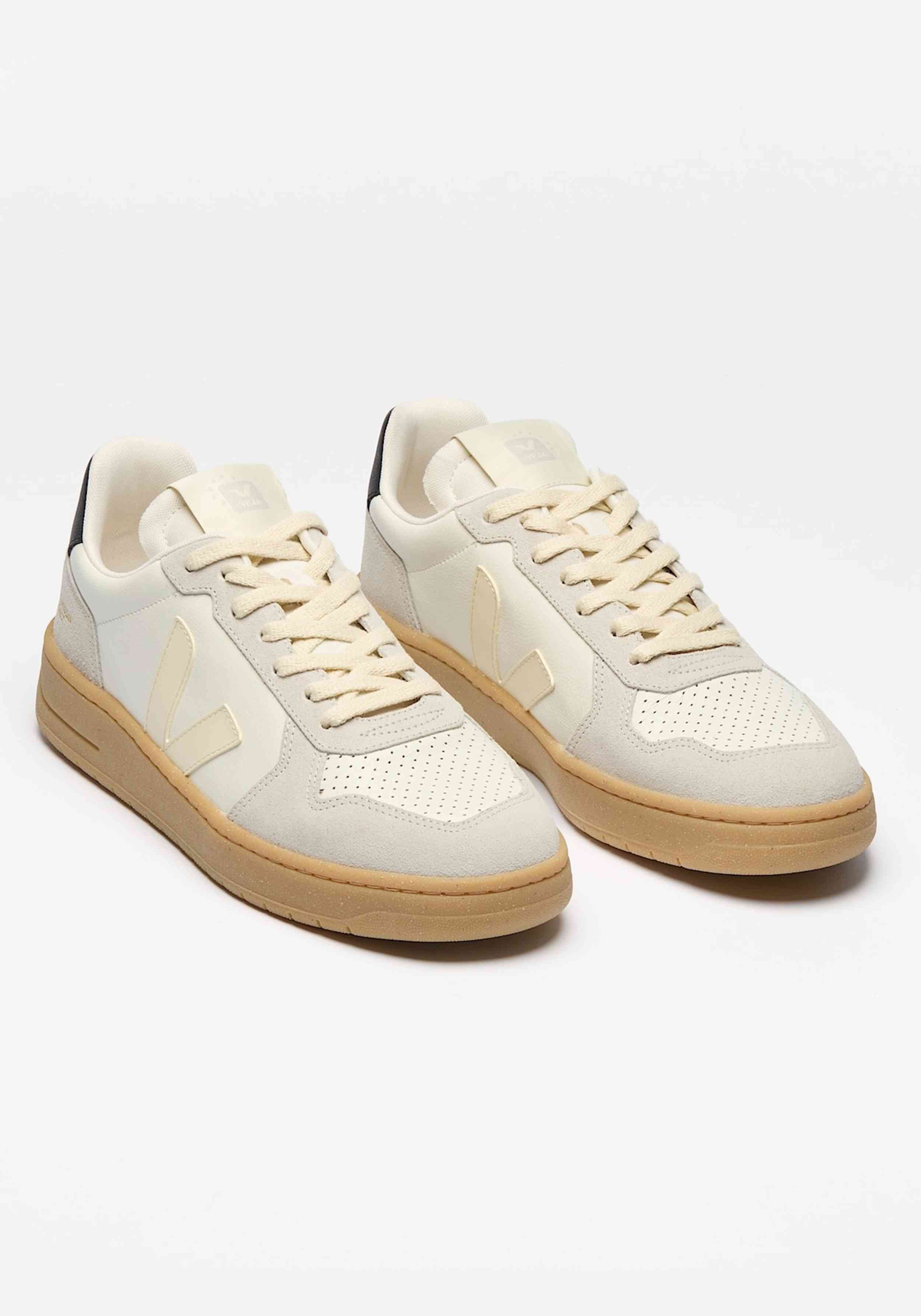 Veja Sneaker V-82 Grained Leather Pure Calcaire Black
