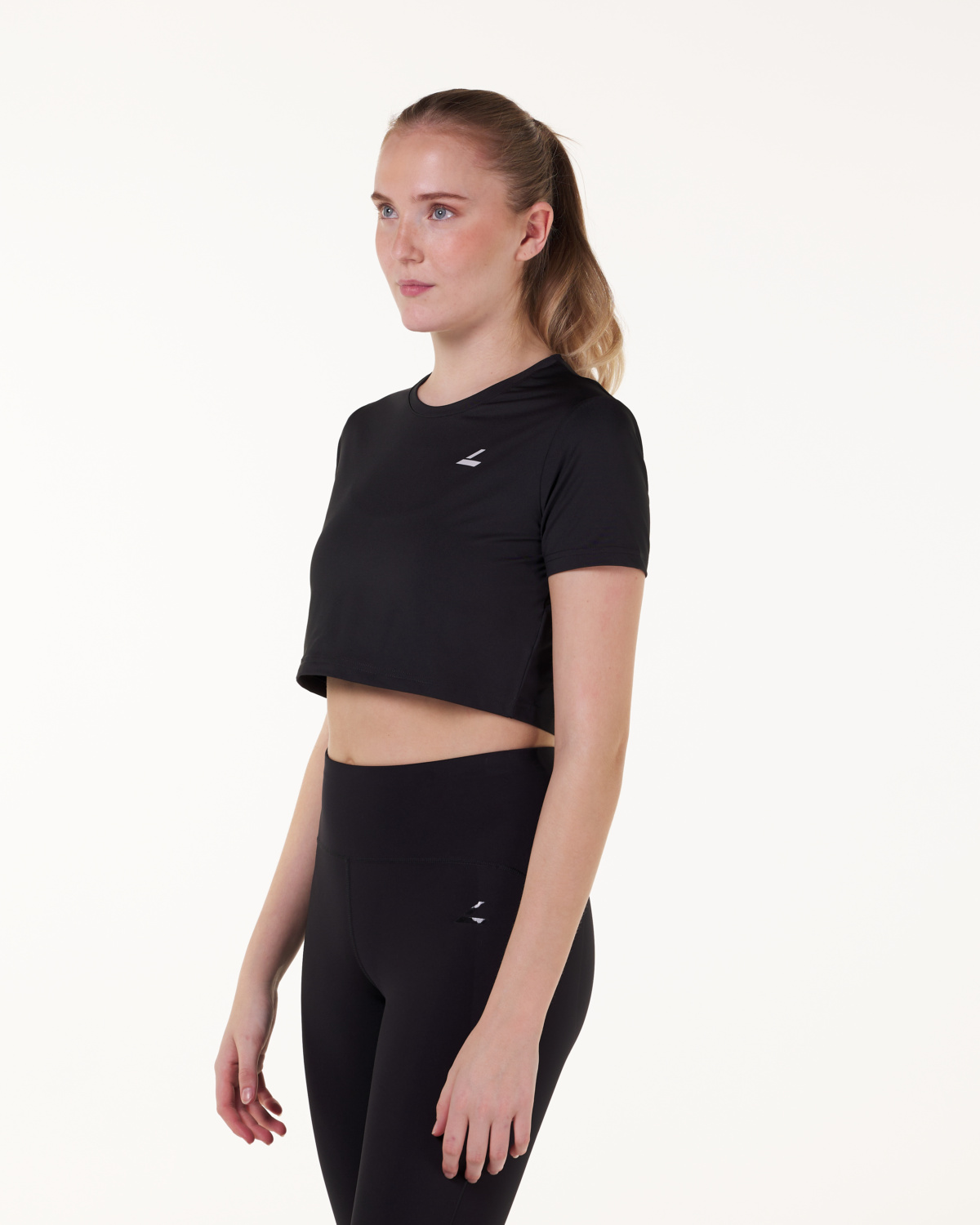 LEVITY Essential Crop T-shirt Black 22