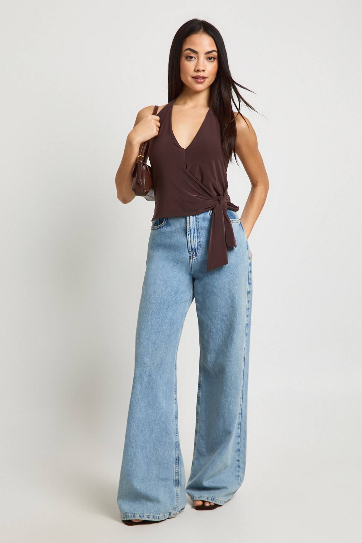 boohoo Haut Dos-Nu à Nœud en Maille Extensible