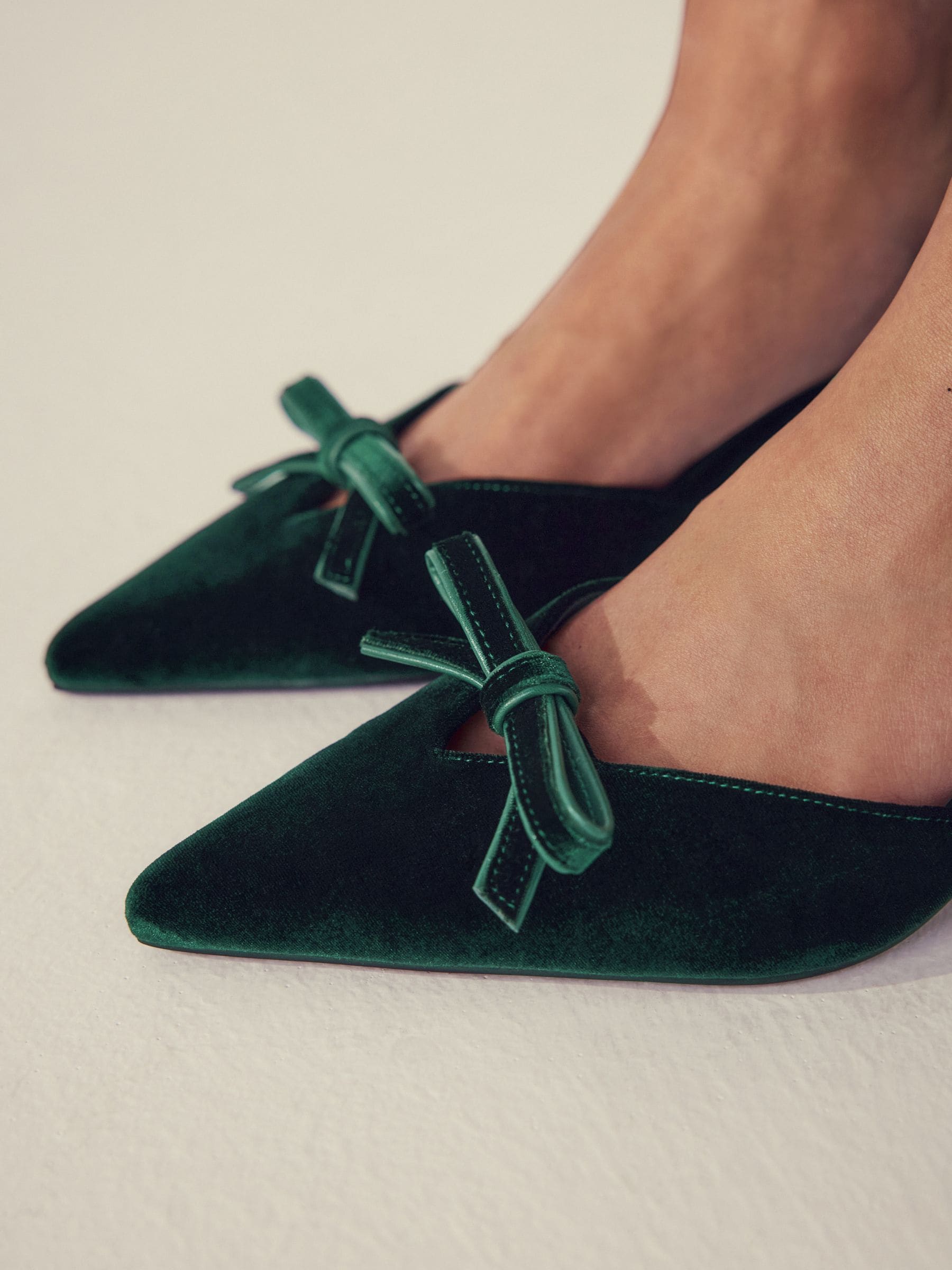 Groen fluweel - Forever Comfort® Velvet Bow Pointed Toe Two Part Heels