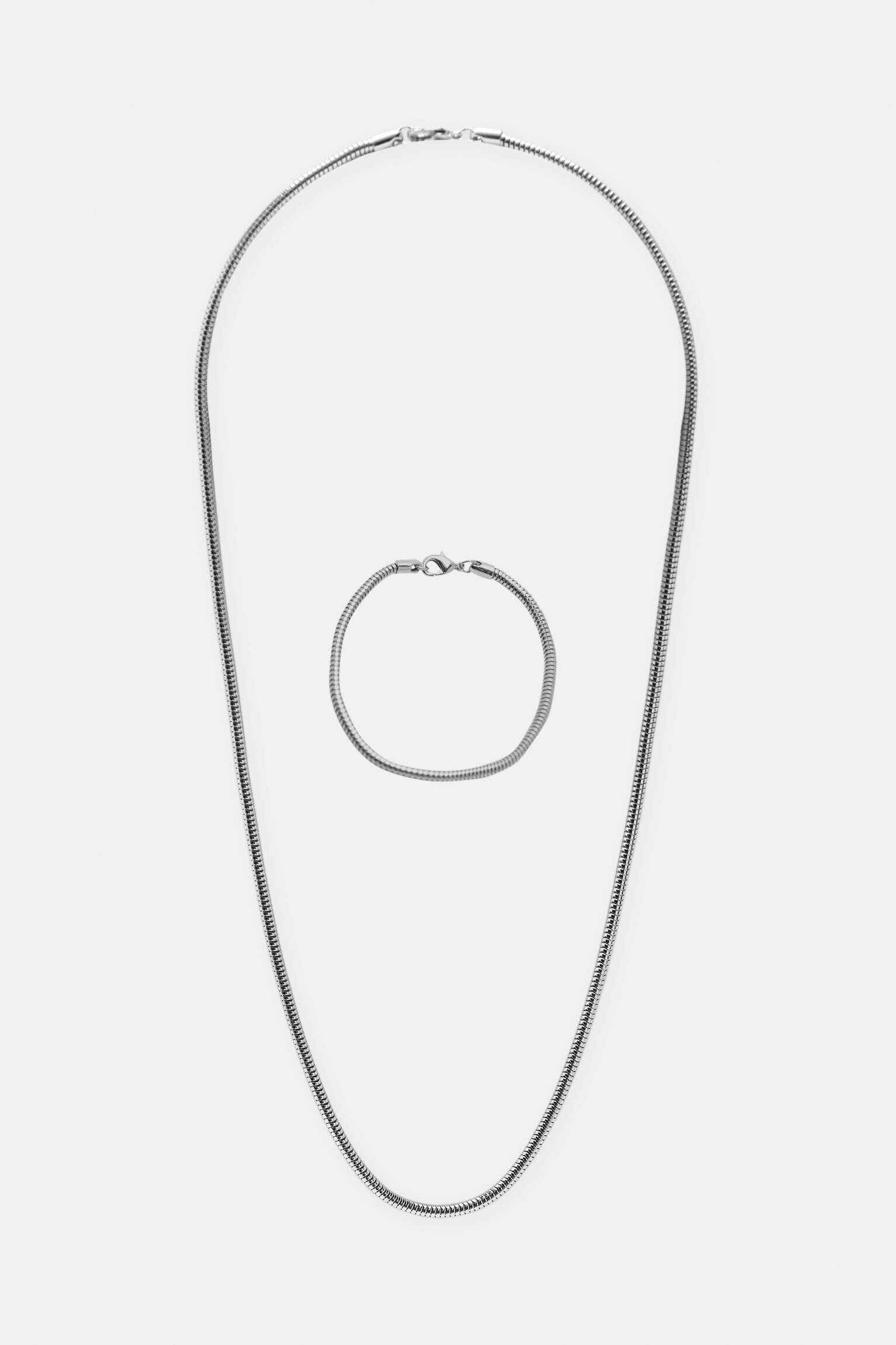 Conjunto de colar e pulseira de corrente prateada