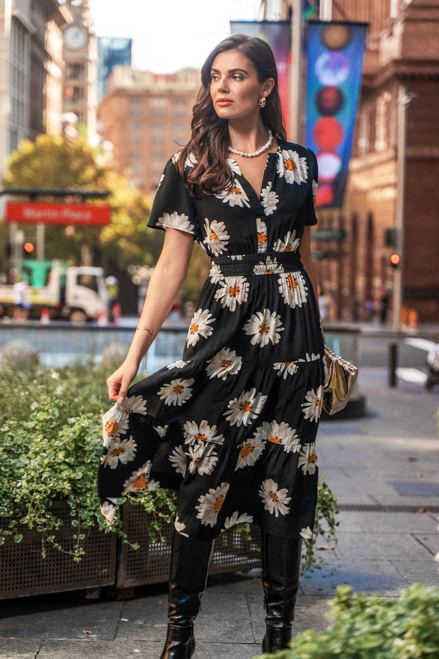 Robe midi fleurie à manches courtes et taille à smocks
