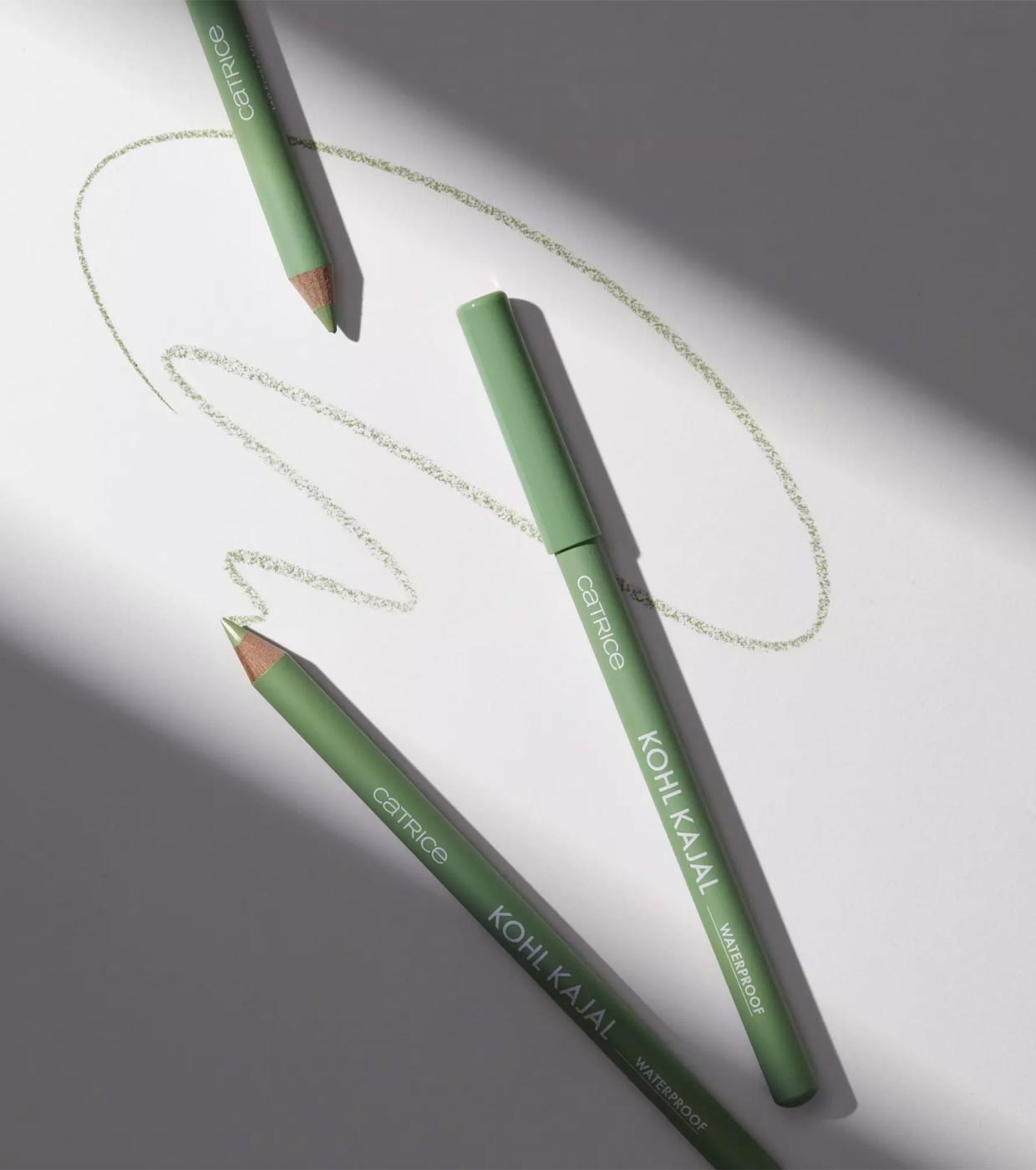 Catrice - Delineador Waterproof Kohl Kajal - 140: Frosty Mint