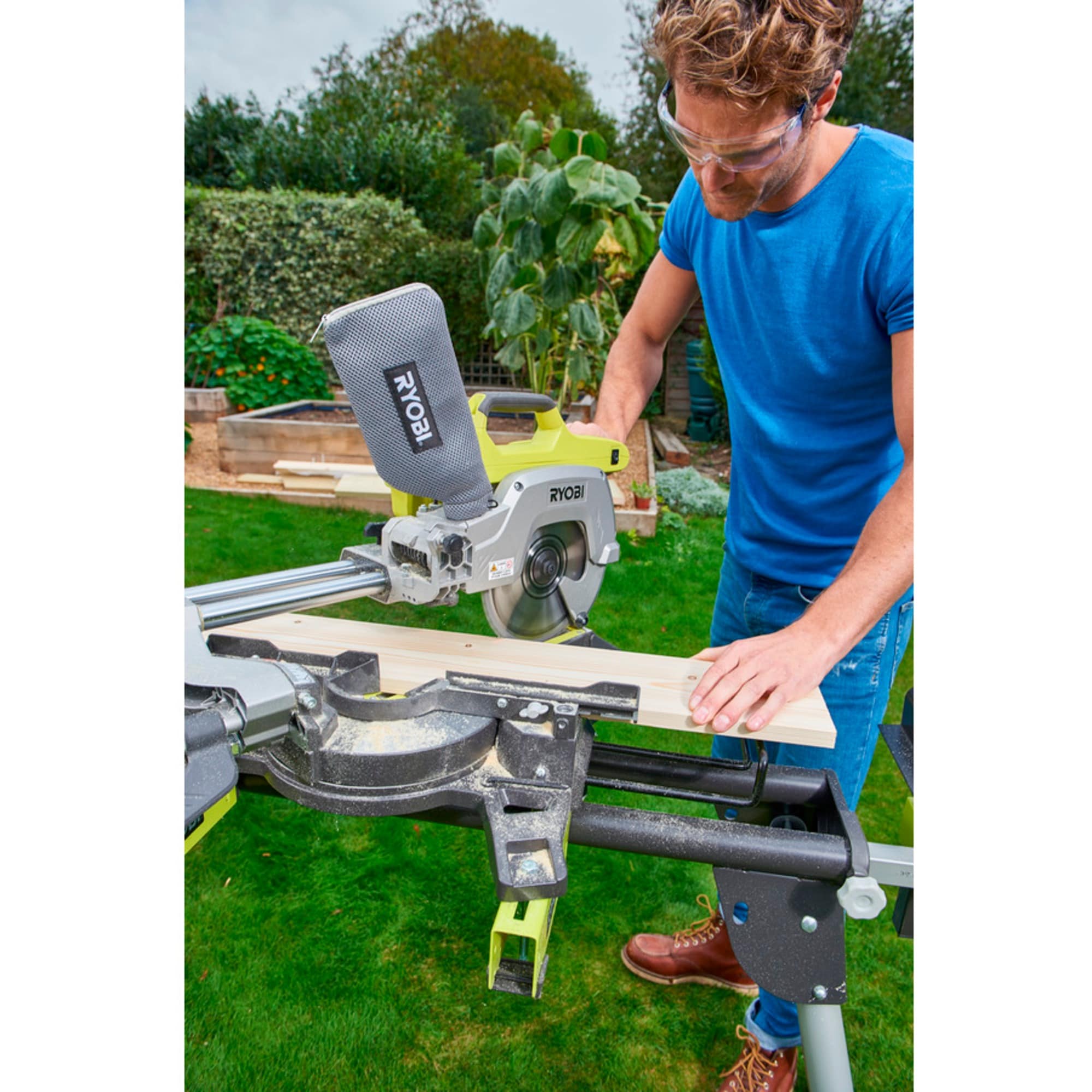 Ryobi Kapp-und Gehrungssäge ONE+ Akku-Kapp-und Gehrungssäge R18MS216-0, 18Volt