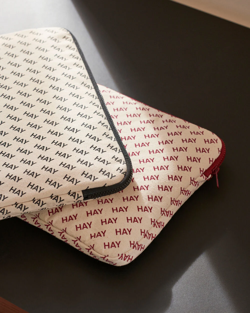 HAY  Logo computer sleeve - sort
