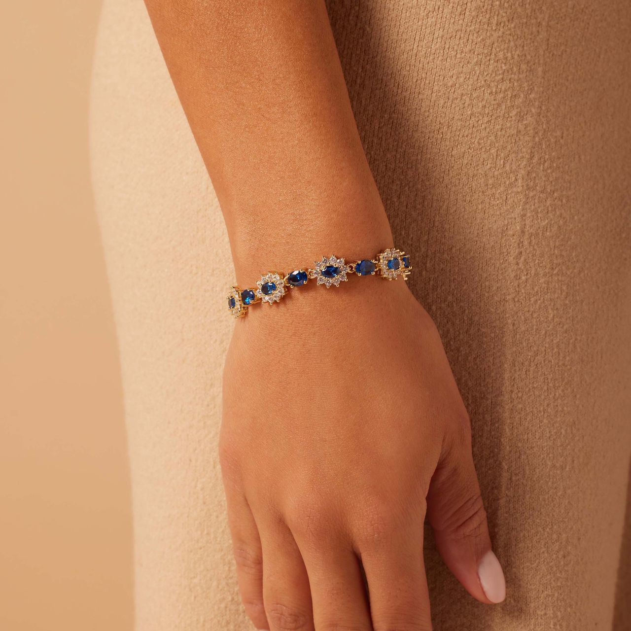 Zilveren goldplated armband met zirkonia blauw/wit