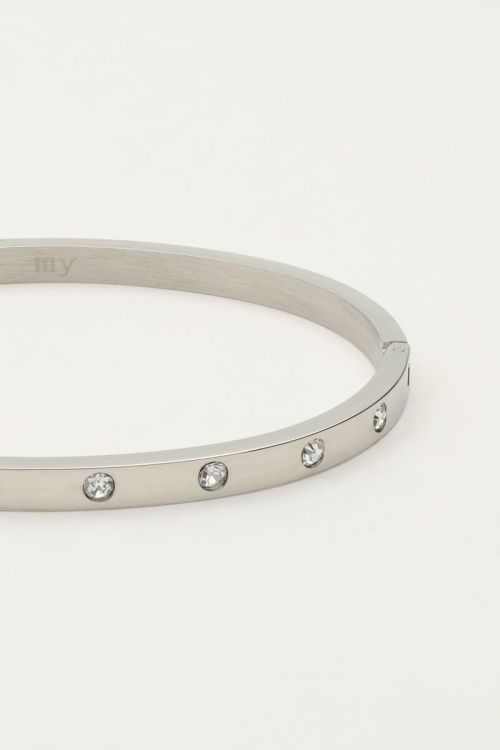 Bangle met transparante stenen