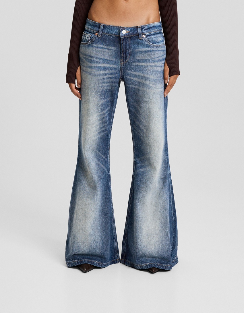 Calça jeans flare de cintura baixa dos anos 90