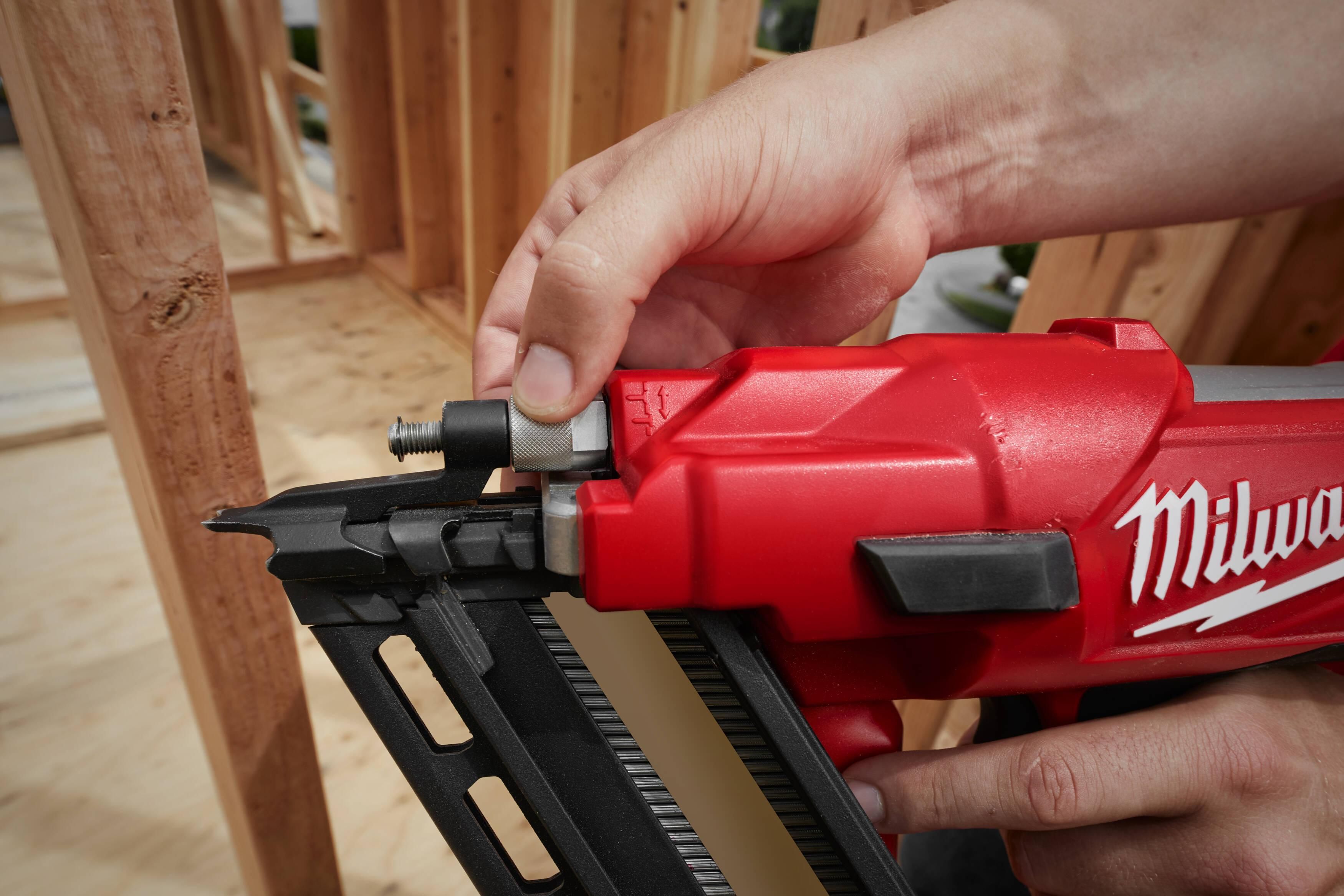 Milwaukee M18 FUEL™ FFNS-502C Accu Constructie Tacker enkelschot 18V 5.0Ah in koffer - 4933478302