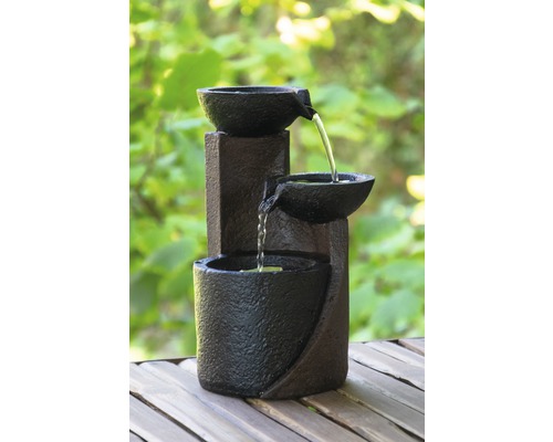 Design binnenfontein met 3 kommen, 14,2x14,2x22 cm, kunststeen, bruin, inclusief slang en pomp.