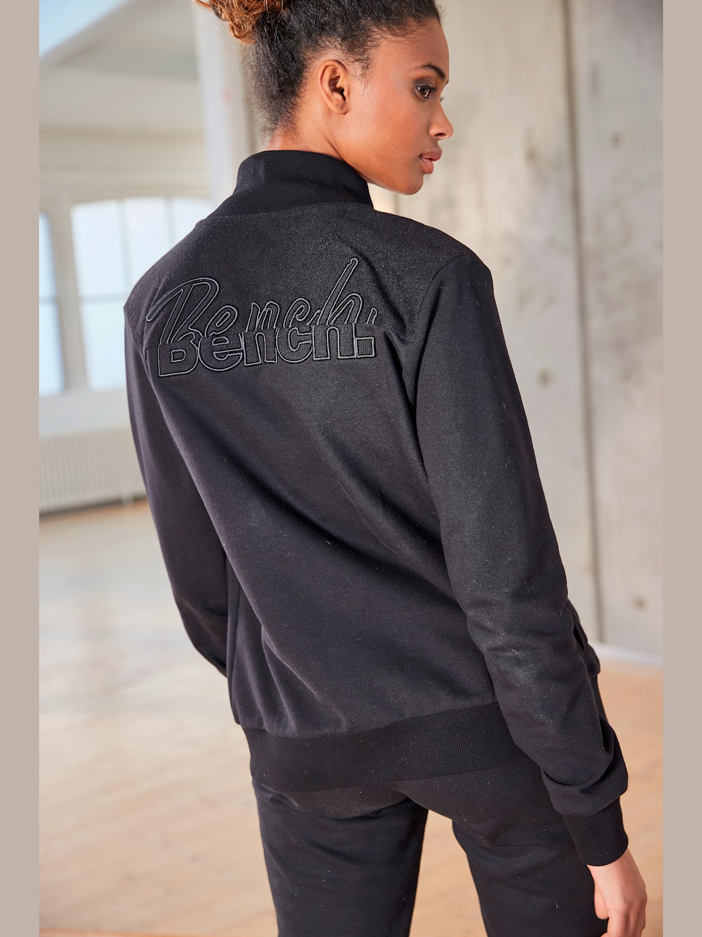 Pantalon détente avec logo brodé