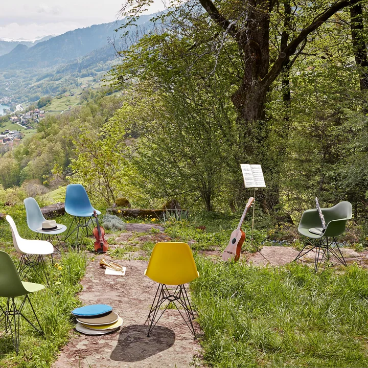 Vitra - Eames Plastic Armchair DAR, weiss / weiss (Filzgleiter weiss)