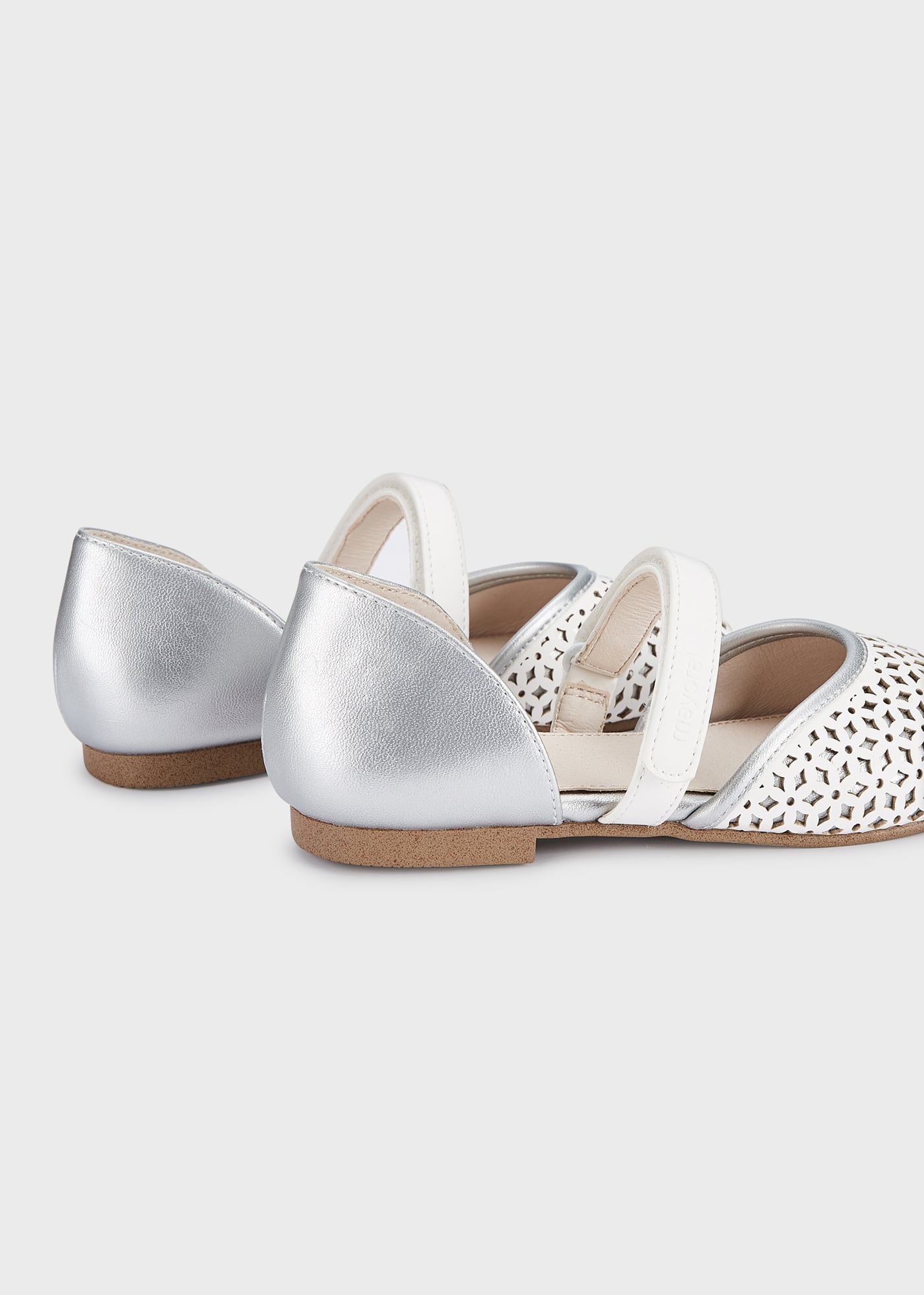 Sapatilha aberta com fecho de velcro para meninas