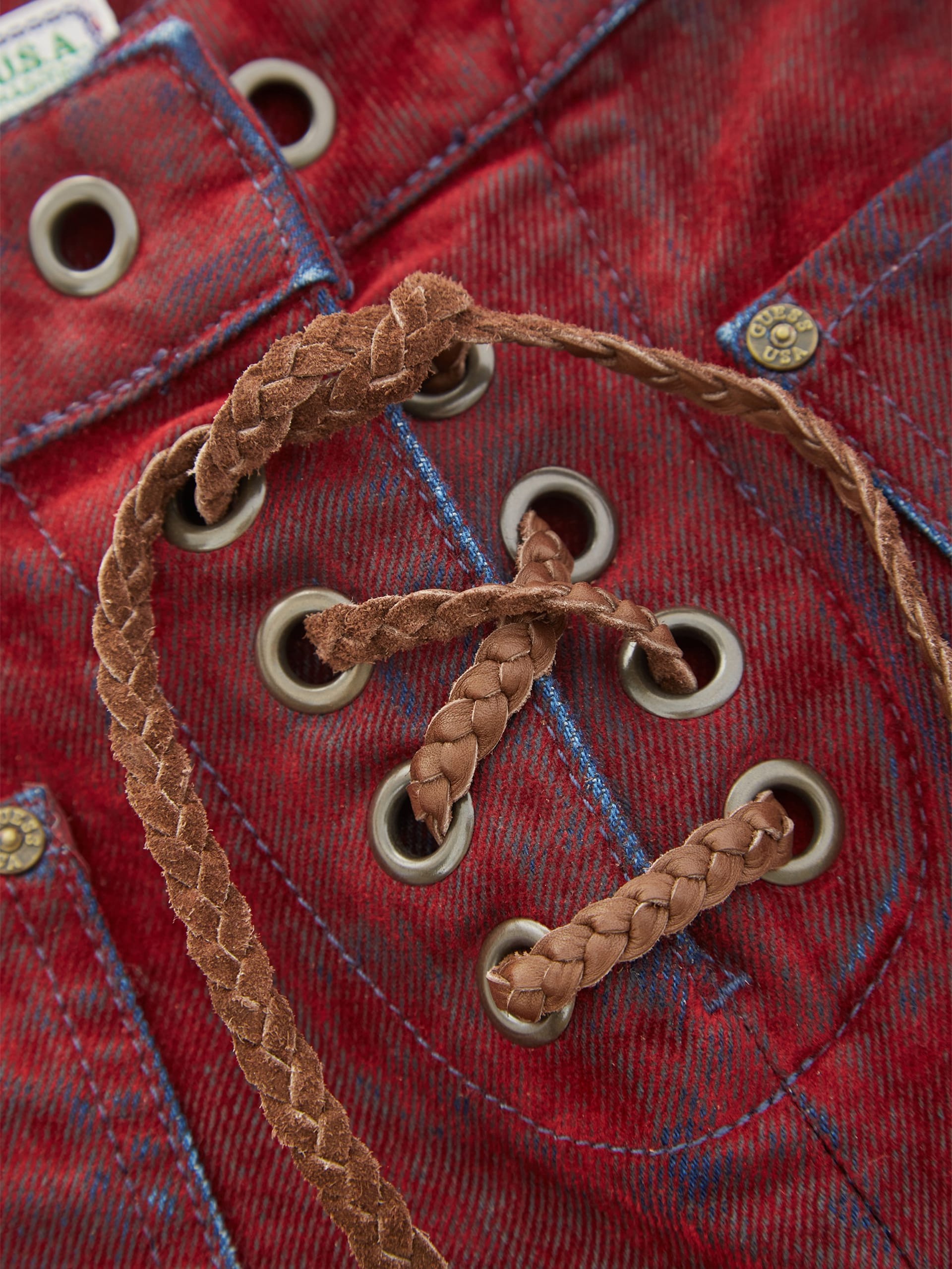 calças jeans retas com cadarço