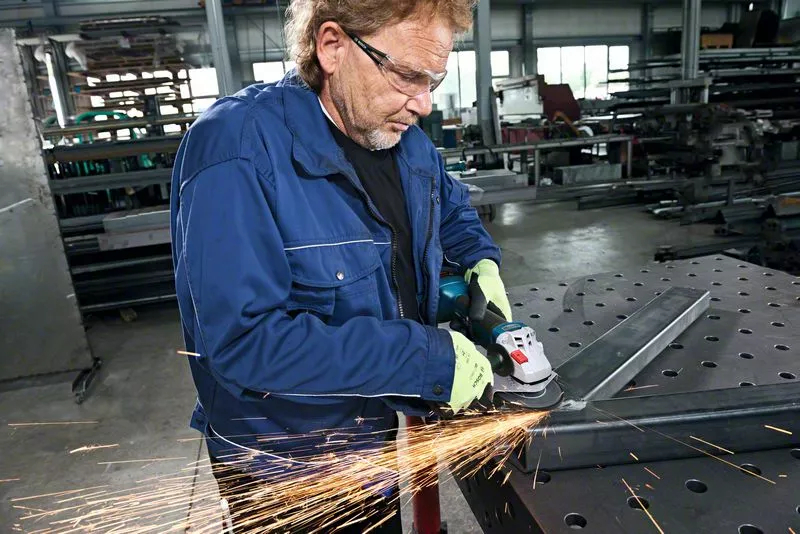 BOSCH COMBI-KIT 4 18V Tool: GSR 18V-110C + GDX 18V-210C + GWS 18V-10 + GBH 18V-24C + 1 4.0 AH battery (PROCORE) + 2 5.5 AH battery (PROCORE) + GAL 1880CV (L)PROFESSIONAL