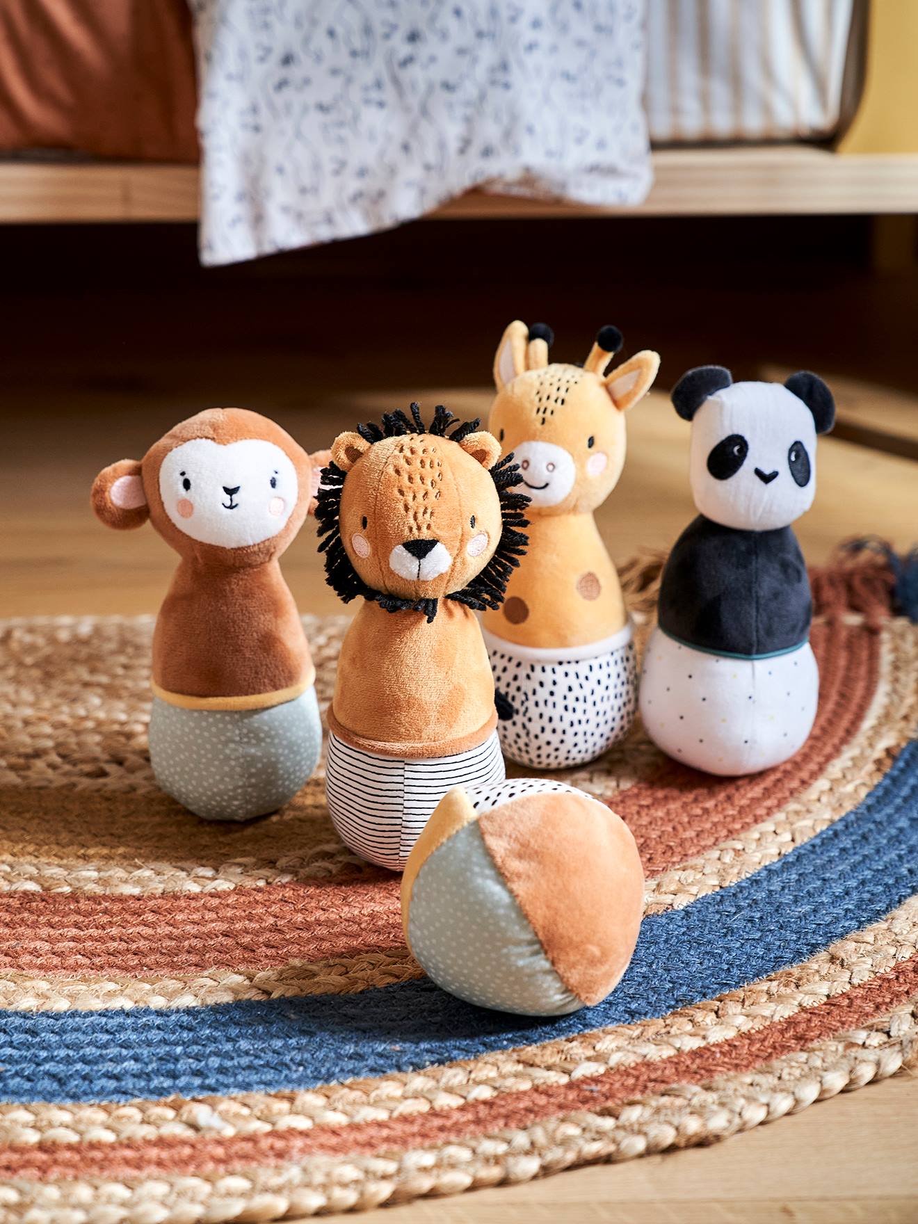 Conjunto de boliche em tecido Tanzania liso bege escuro com estampas.