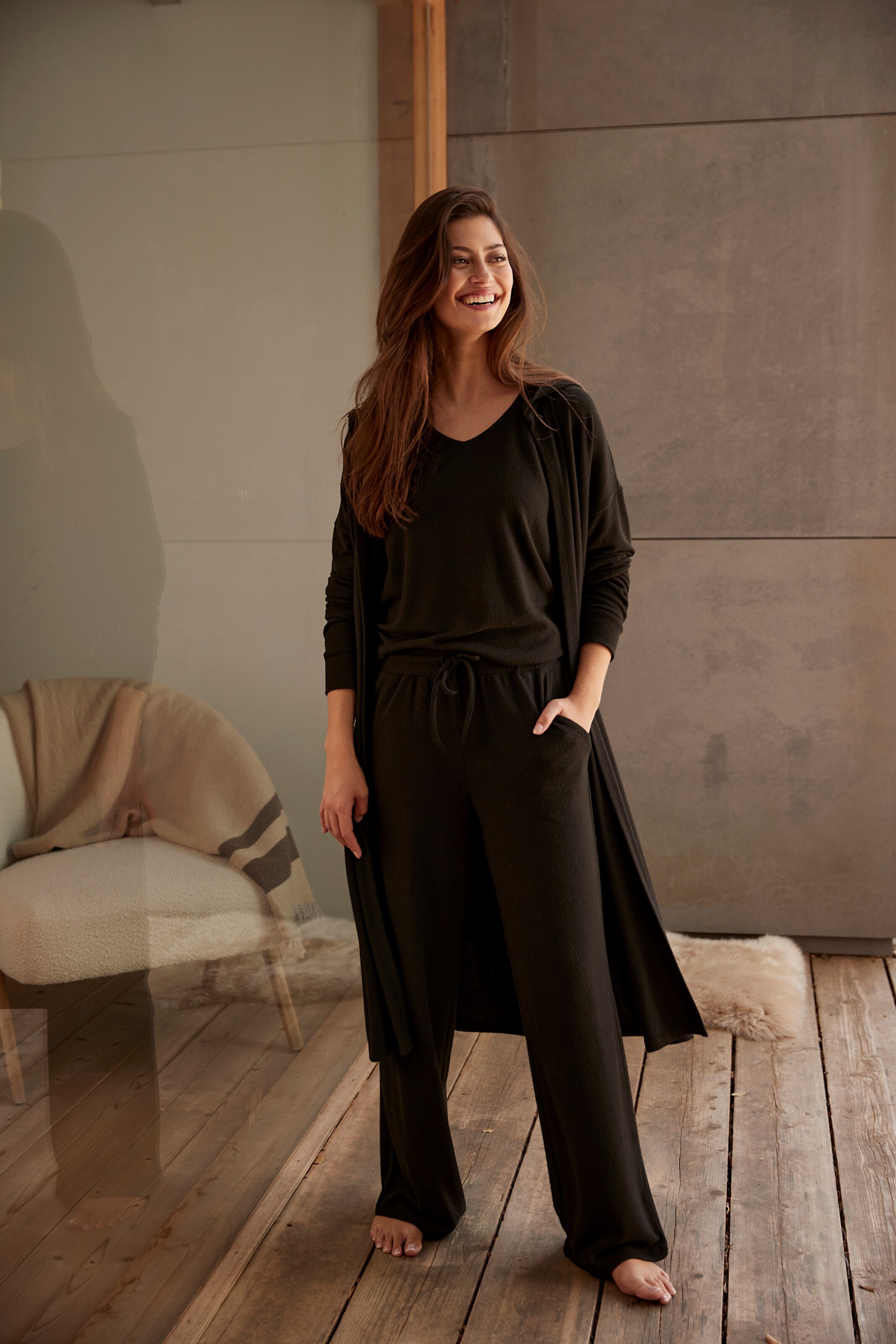 LASCANA Longstrickjacke in schwarz