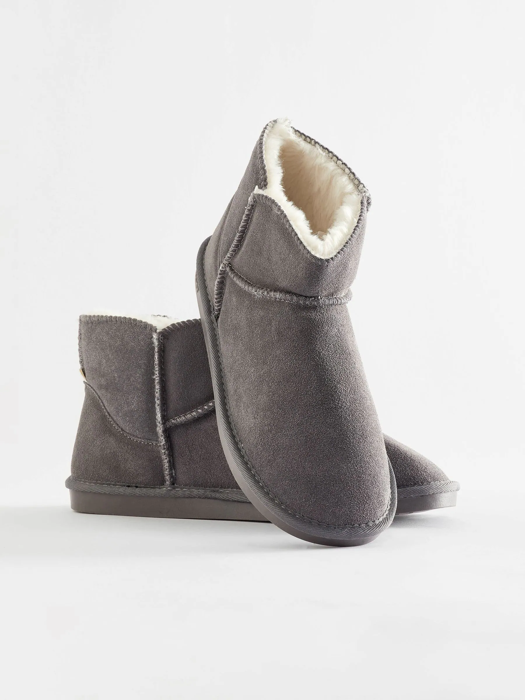 Grijs - Suède pantoffellaarsjes met voering van imitatiebont
