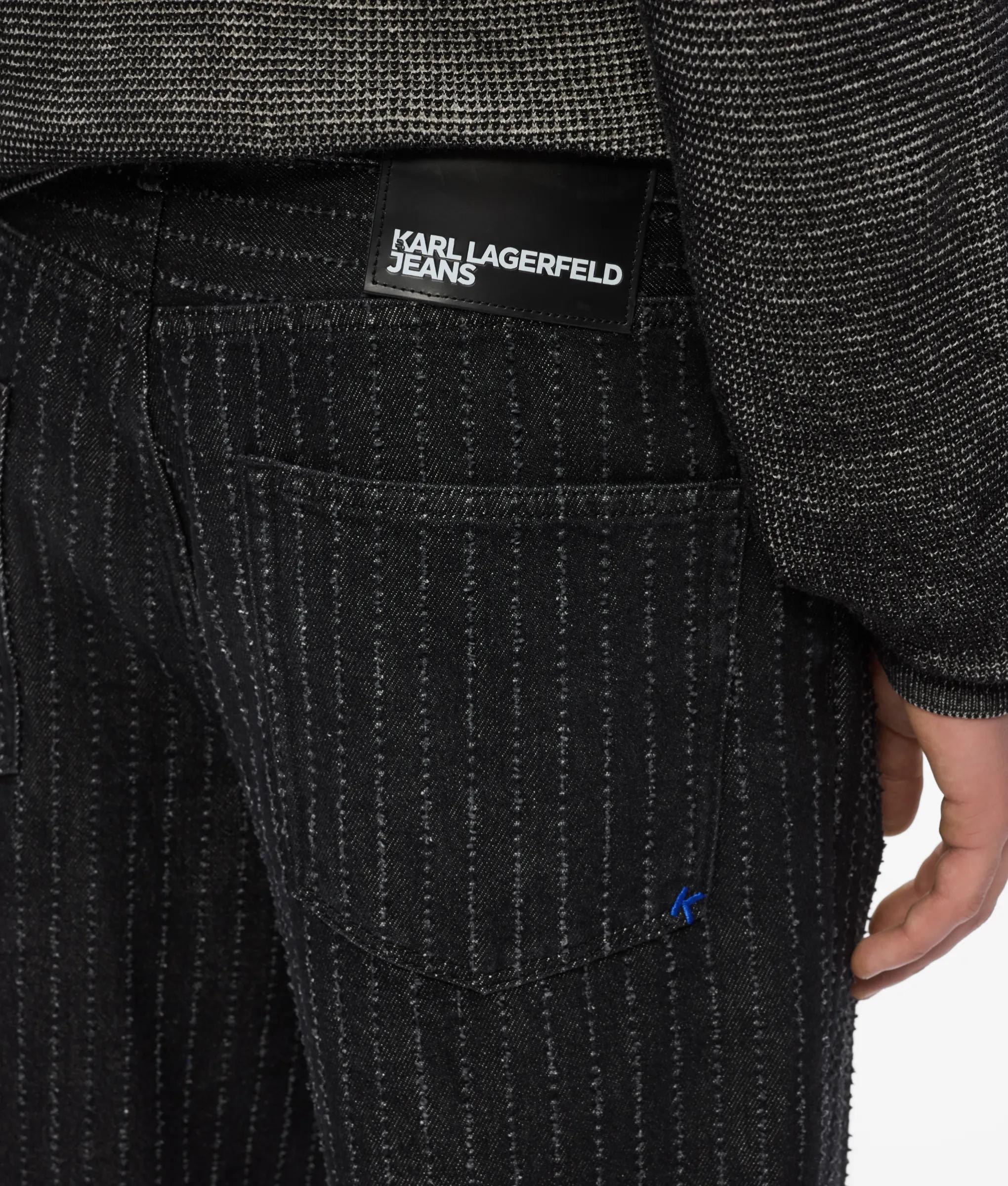 Blauwhongeruitlopende jeans met pinstroken