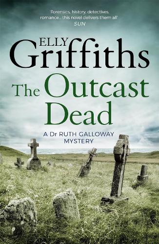 The Outcast Dead: The Dr Ruth Galloway Mysteries 6 - The Dr Ruth Galloway Mysteries (Paperback)