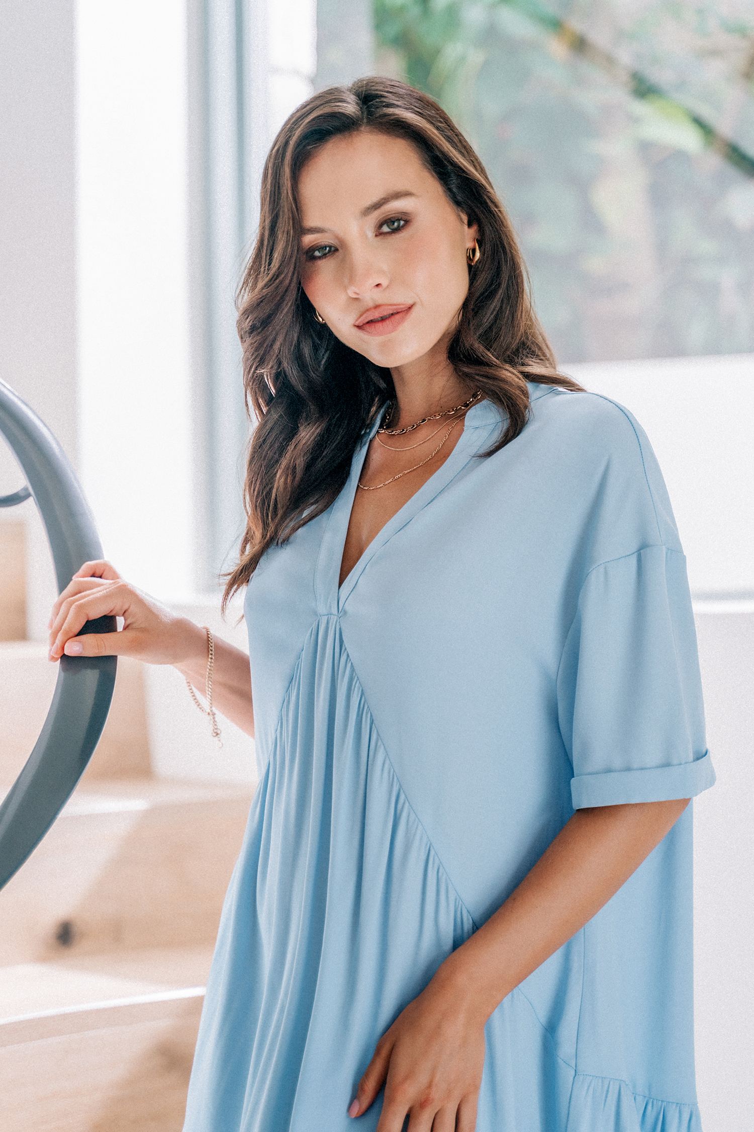 Robe mini avec ourlet à volants et épaules tombantes bleu clair