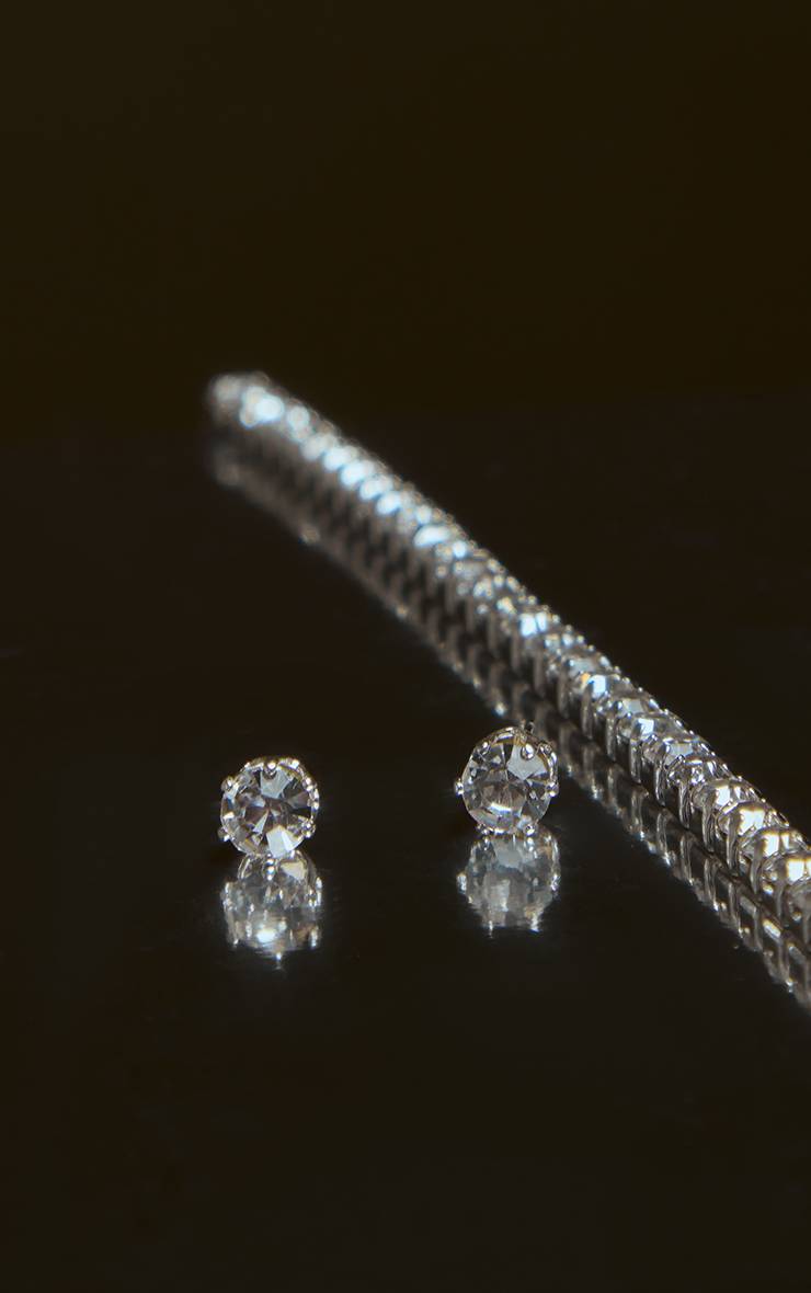 Argenté Ensemble Délicat De Clous D'oreilles Et Collier