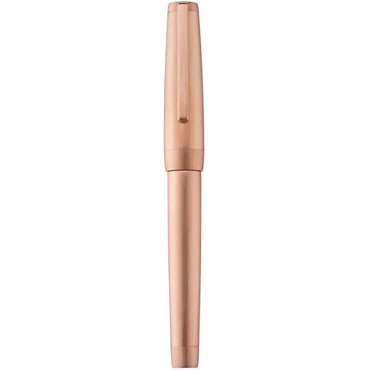 Stylo en métal précieux, corps et attributs or rose 5N brossé, plume titanium EF