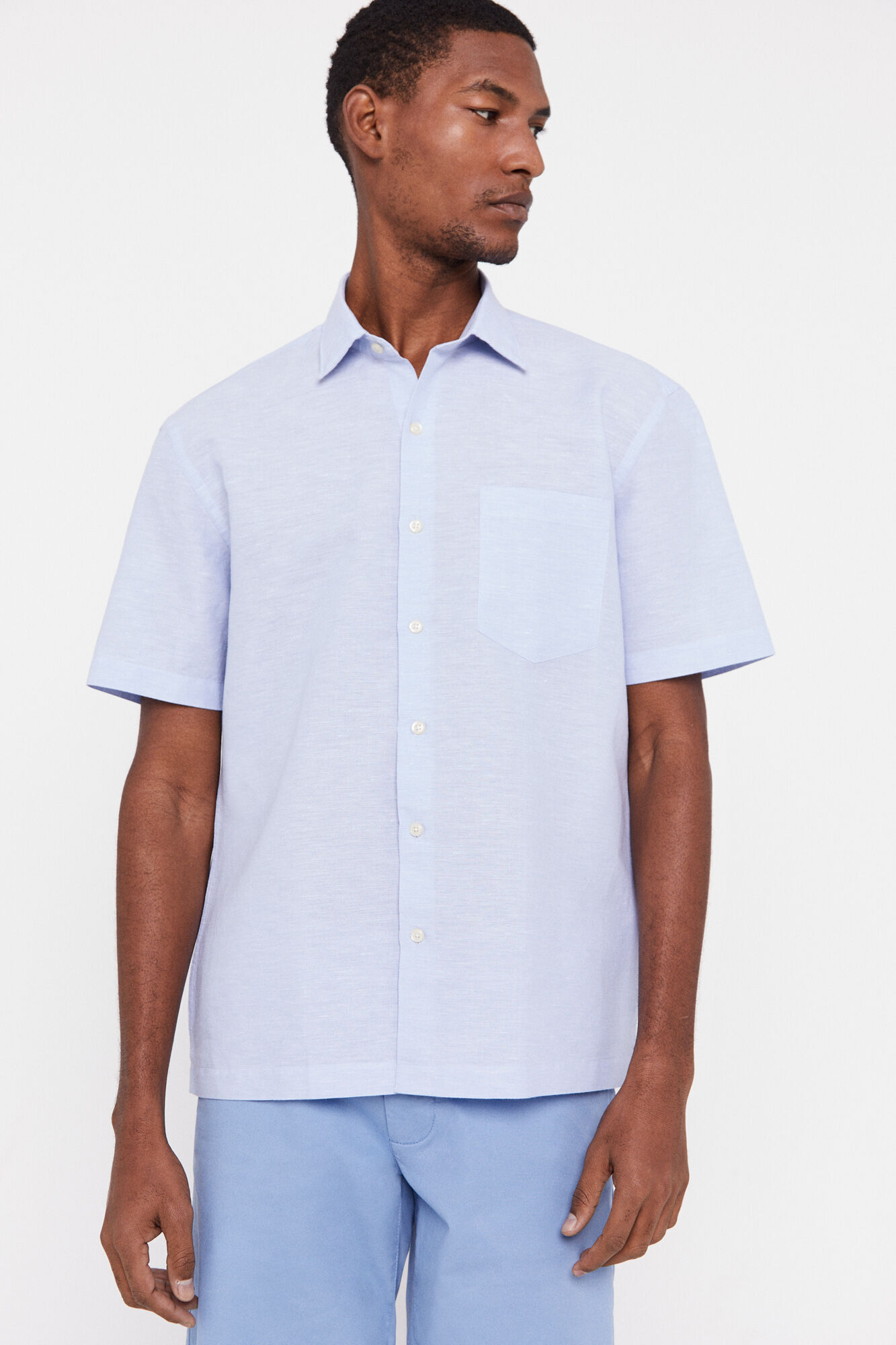 Camisa lisa de manga curta em linho e algodão - Azul