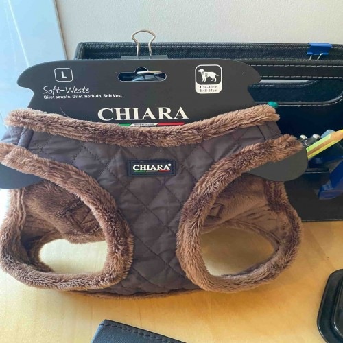 Coleira Chiara com pelo castanho