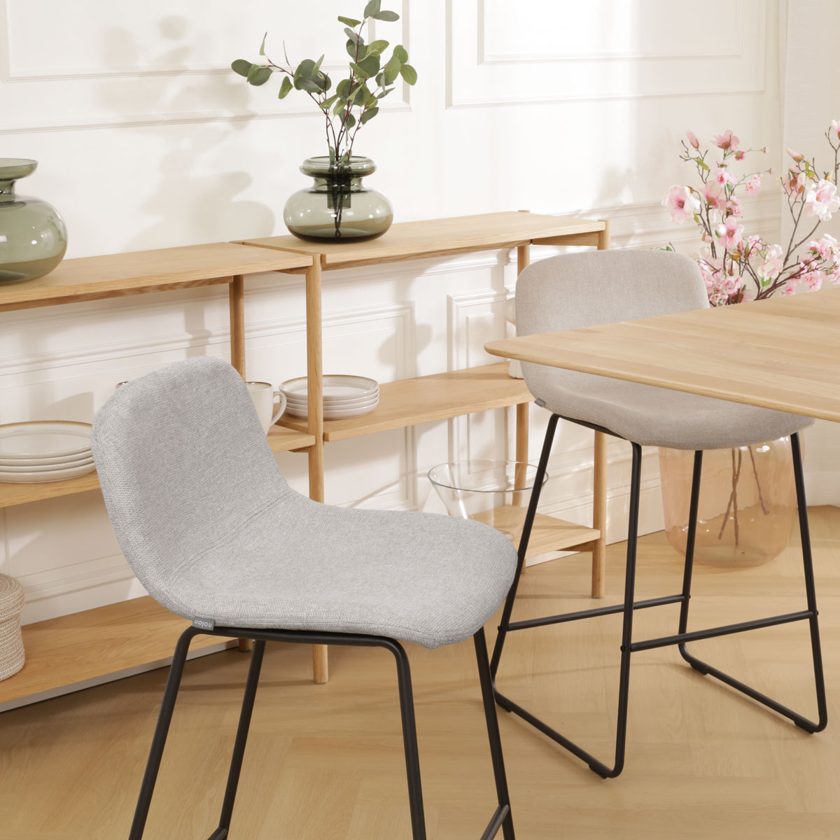 Barkruk Nino-Mats lichtgrijs -  zwart onderstel - 75 cm
