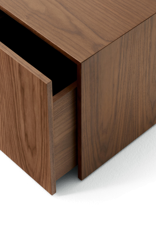 New Works Mass bijzettafel met lade walnoot