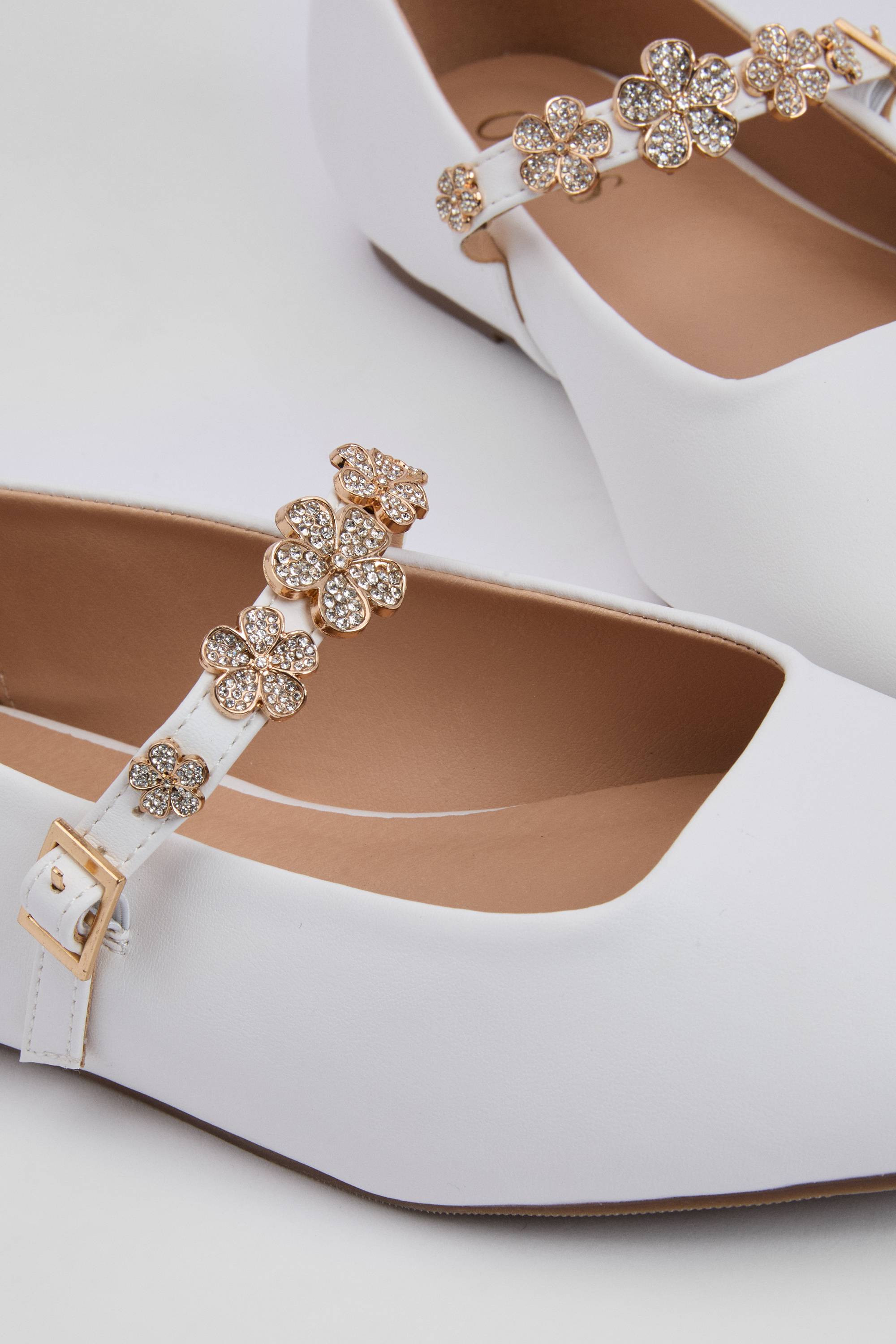 Oasis Ballerines Style Salomé Jem En Synthétique Avec Détail Broche Fleur
