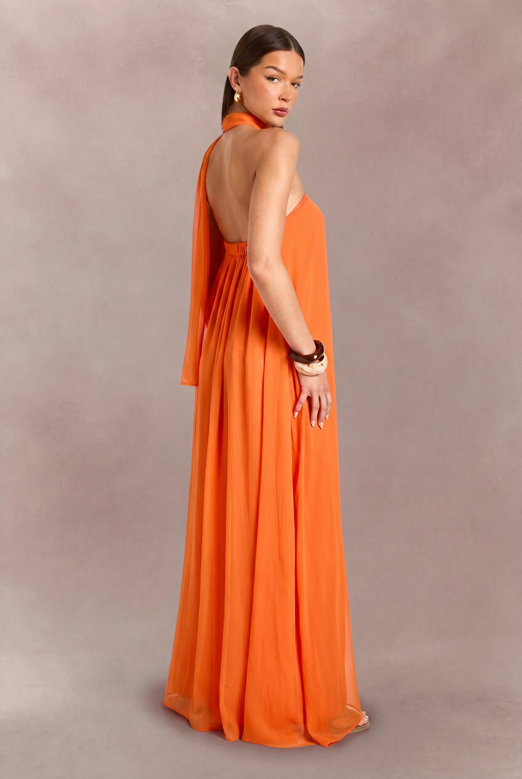 boohoo Robe Maxi Trapèze Longue Avec Détail Foulard