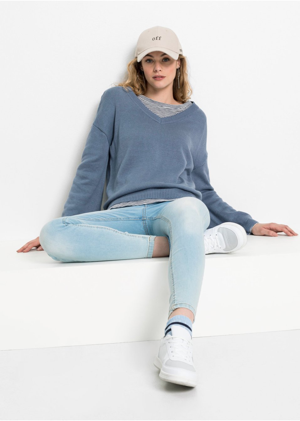 Pull à détail nœud et manches amples