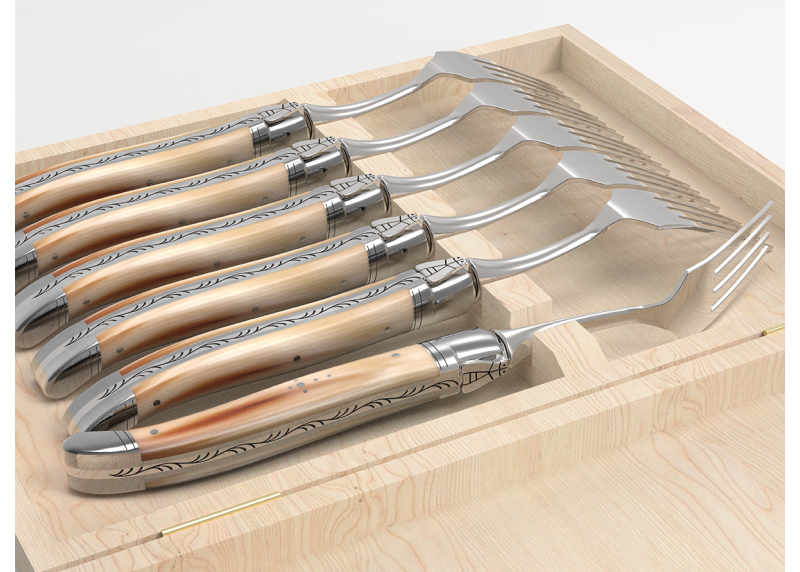 Service de 6 fourchettes Laguiole avec un manche en pointe de corne blonde et mitres en acier inoxydable