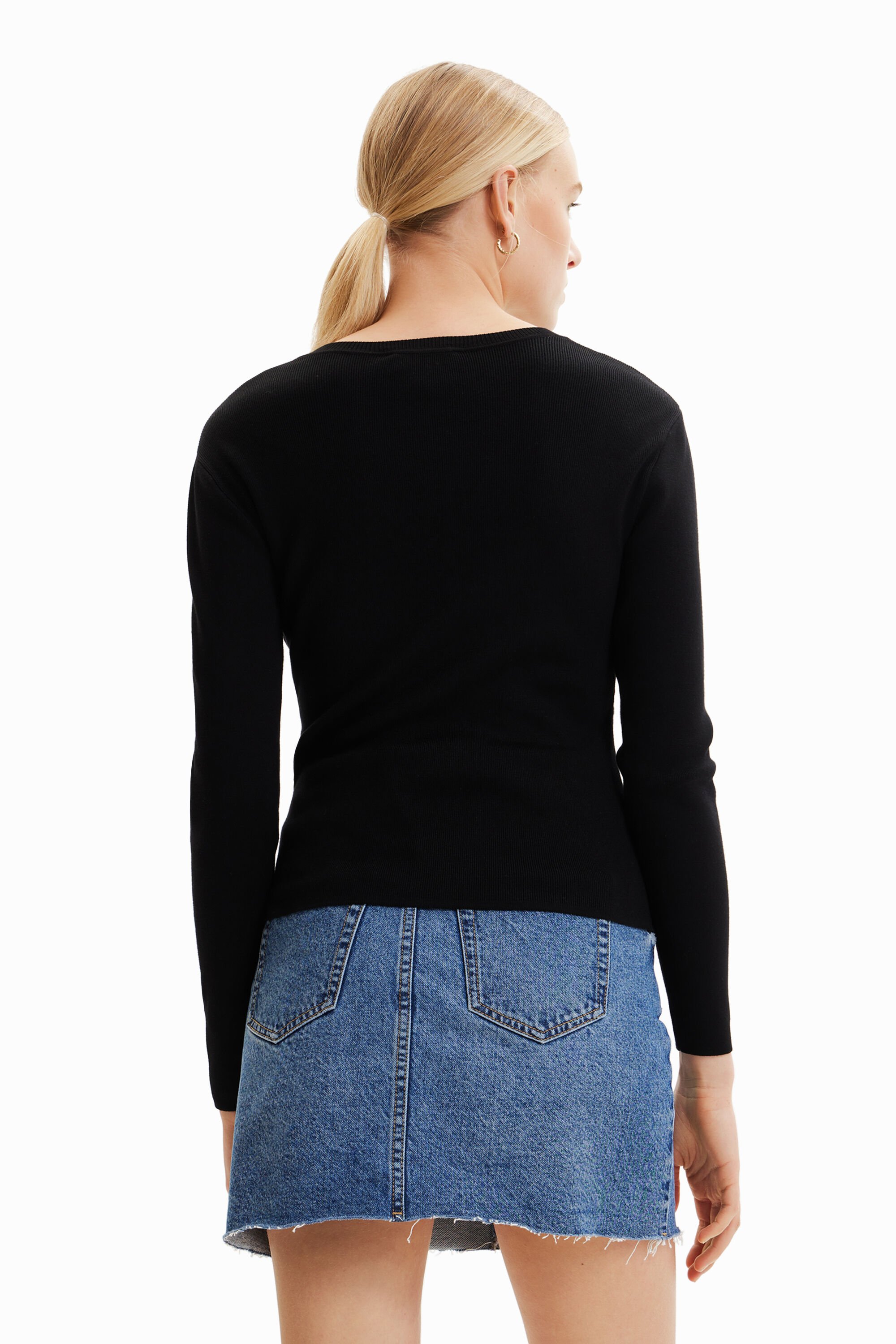 Pull découpe cœur