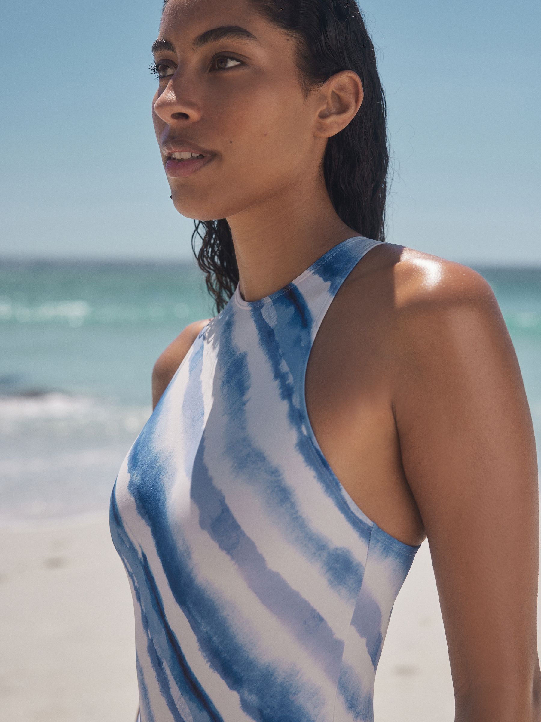 Crème/blauw tie-dye - Hoogsluitend vormgevend must-have badpak