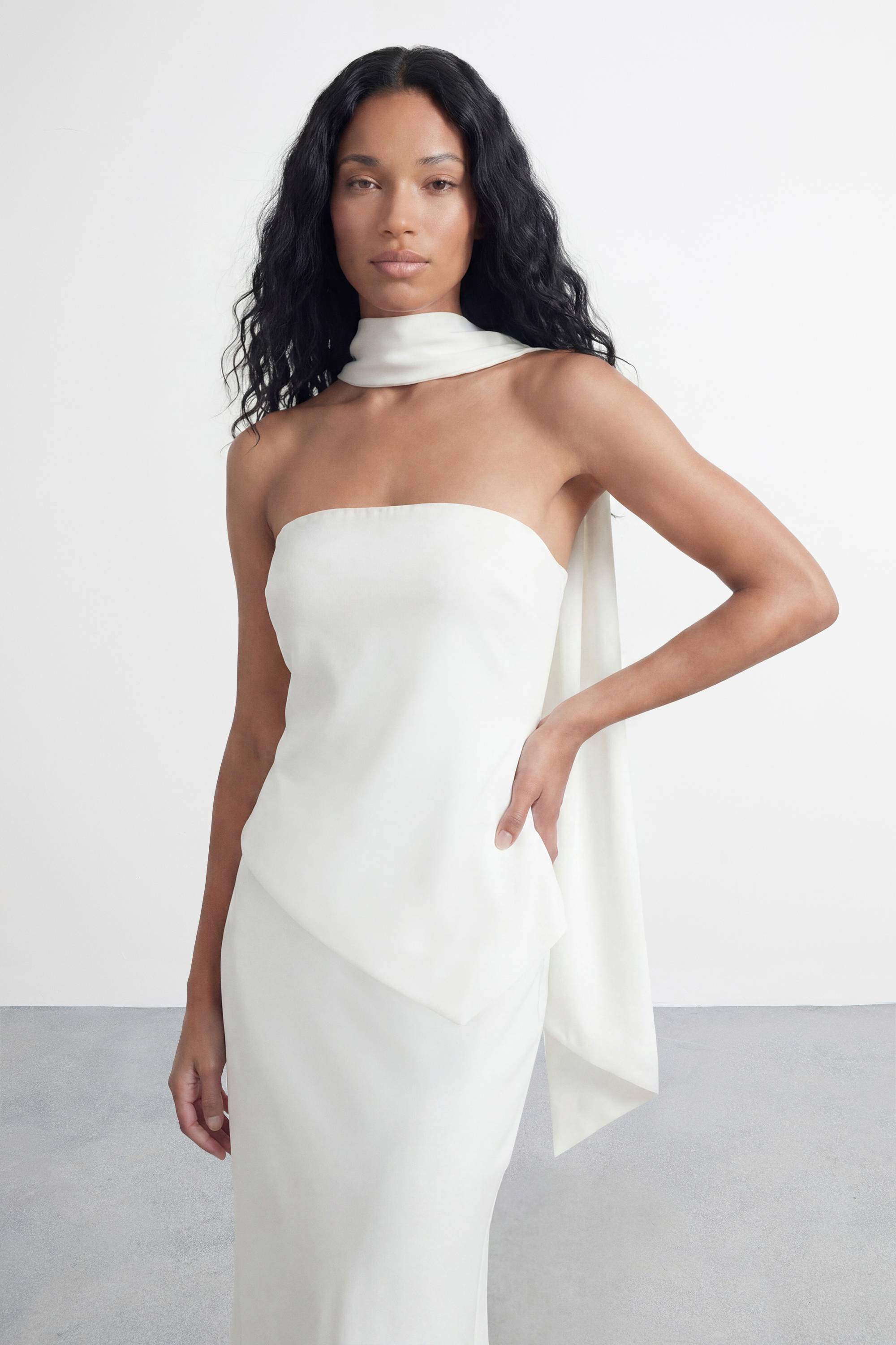 Warehouse Robe Midi En Satin À Bustier Structuré Sans Bretelles