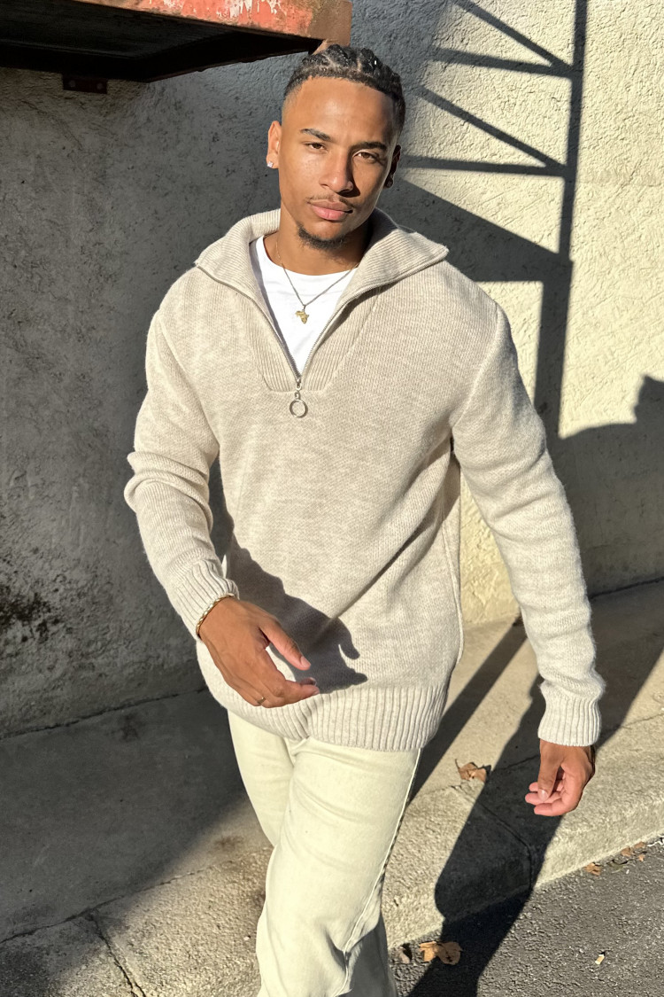 Pull beige col montant zippé
