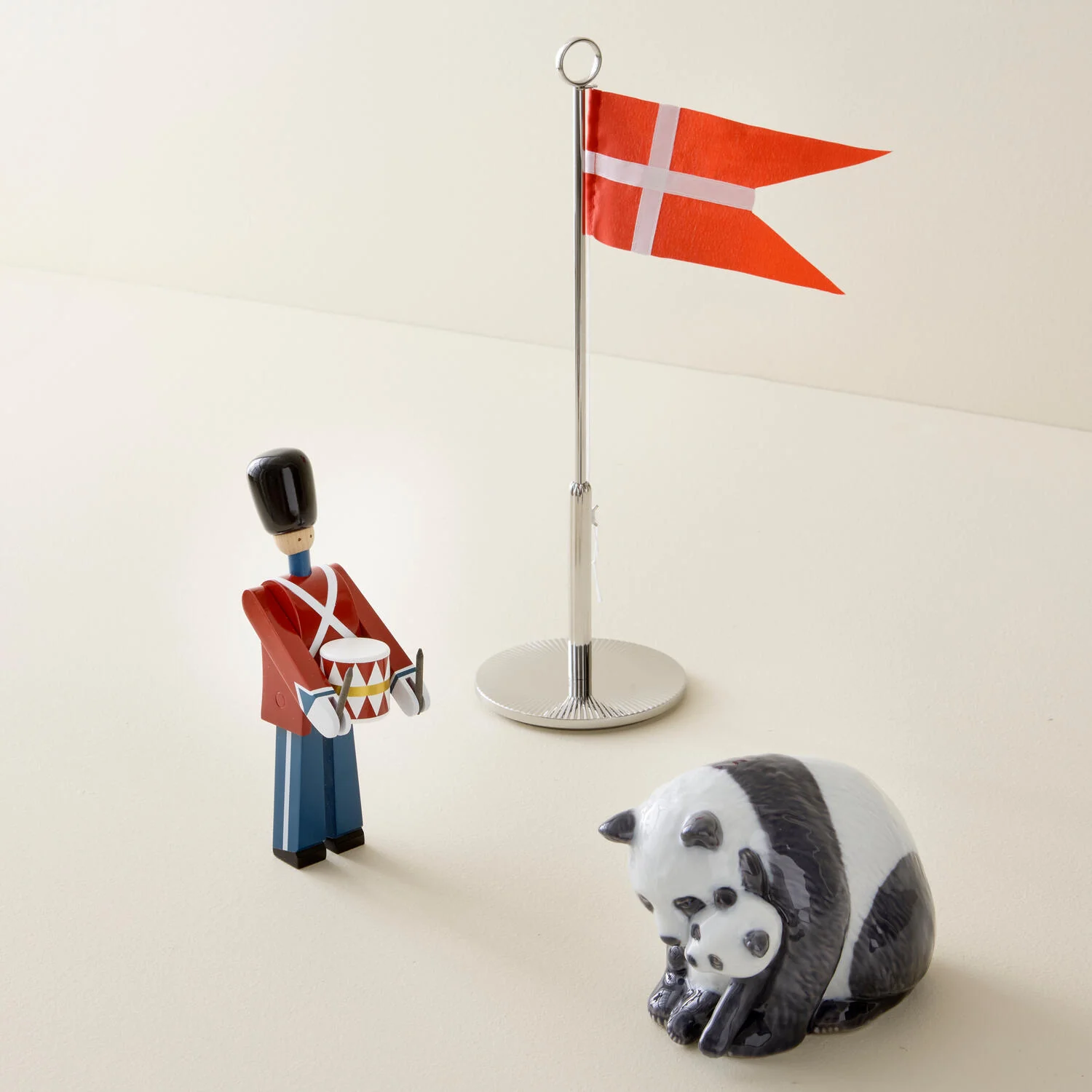 Royal Copenhagen  Panda med Unge figur - H13 cm.