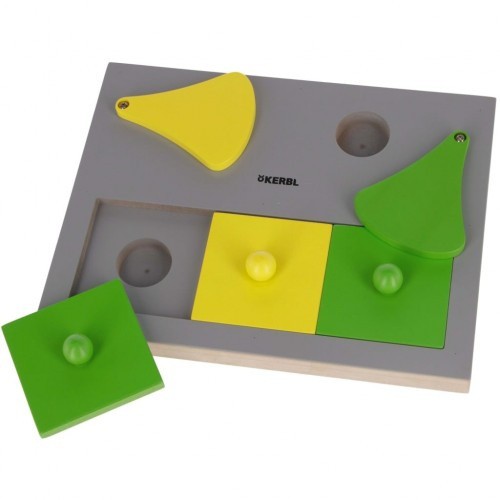 Brinquedo de inteligência em formato de bolo para cães, cinza e verde.